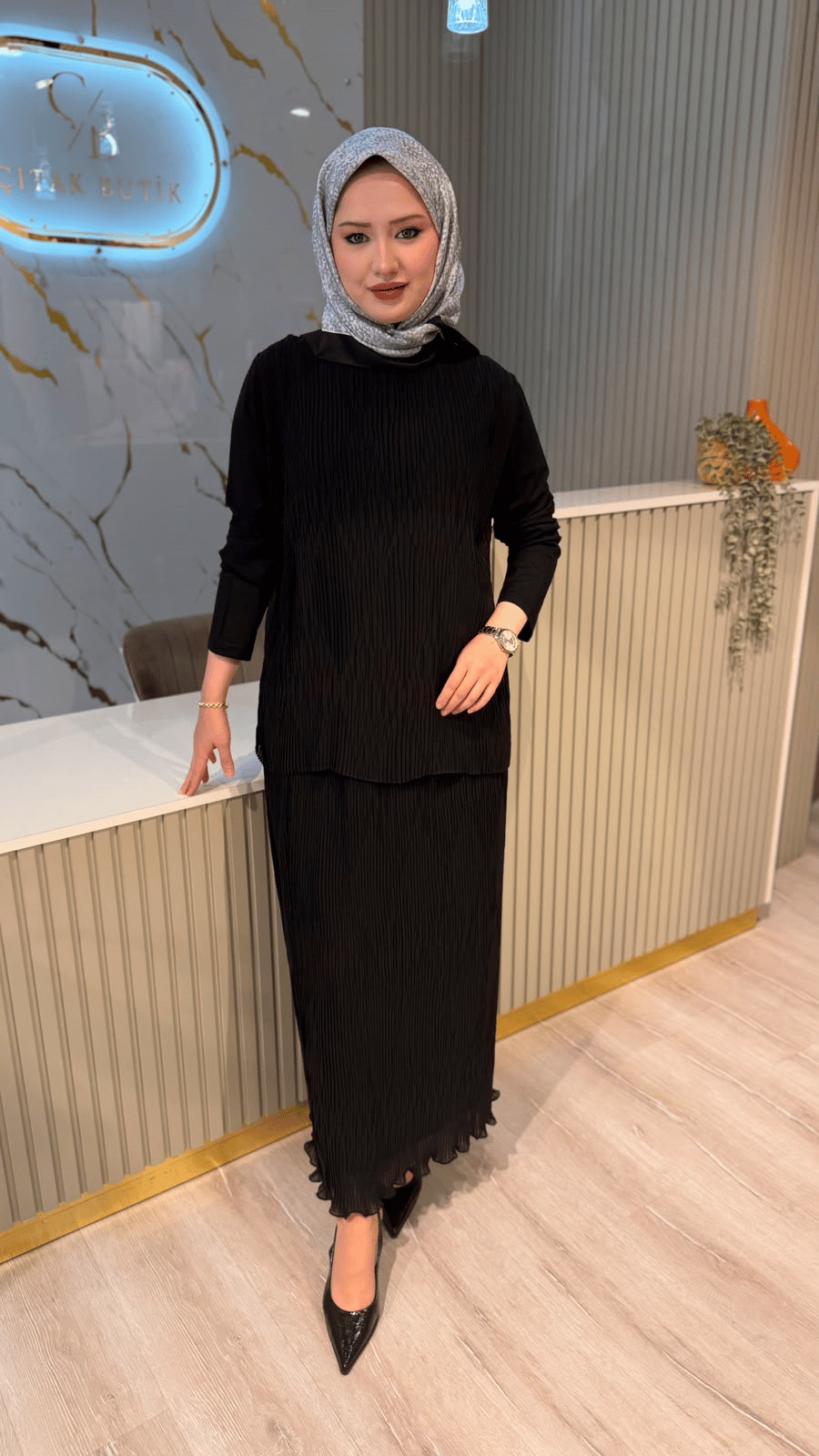 374 JAKAR PİLİSELİ ETEKLİ TAKIM - SİYAH