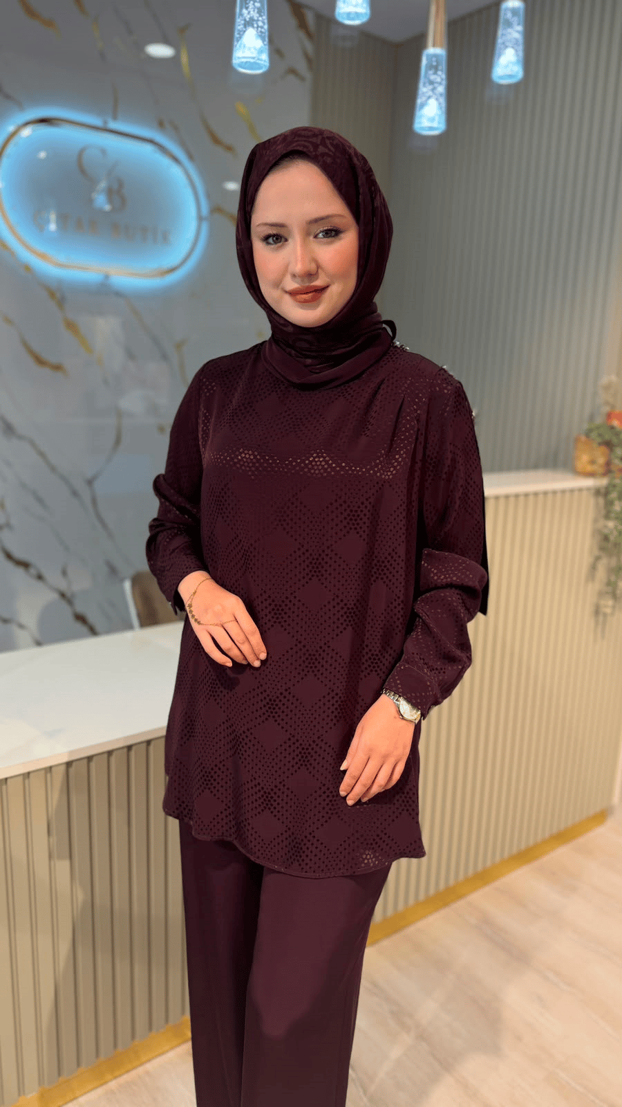 FUAT GÜRŞEN 6201 OMUZ TAŞ DETAYLI PANTOLONLU TAKIM - MÜRDÜM
