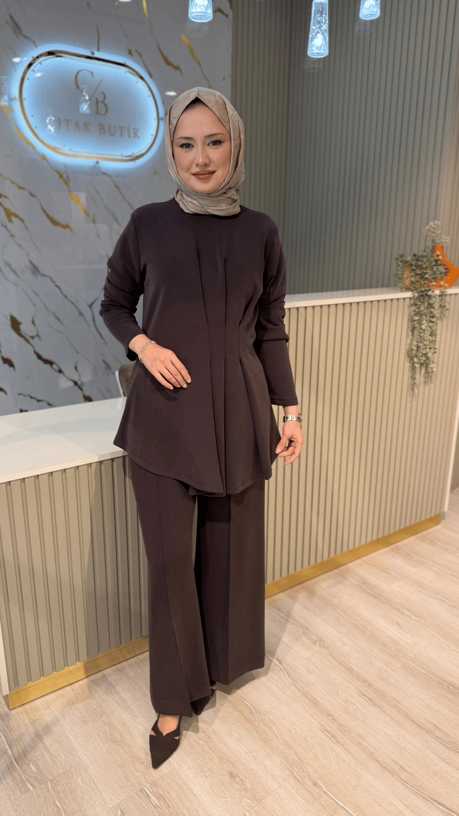 NUSS 01044 PİLE DETAY PANTOLONLU TAKIM- KAHVE