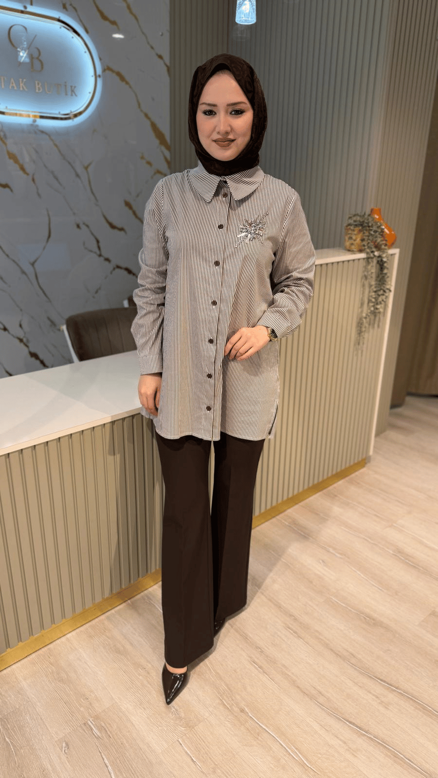 NUSS 3008 TAŞ DETAY ÇİZGİLİ GÖMLEK-KAHVE