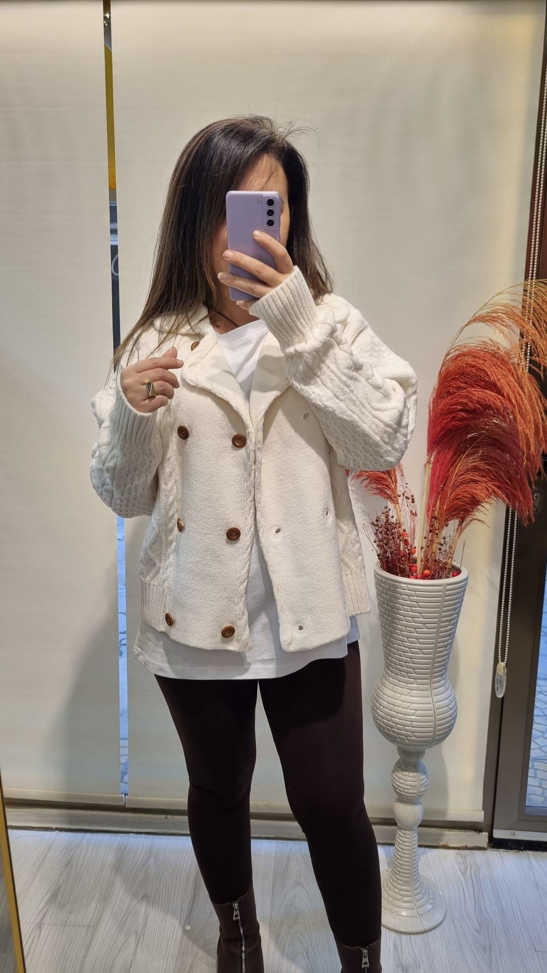 Ekru Renk Saç Örgüsü Triko Ceket