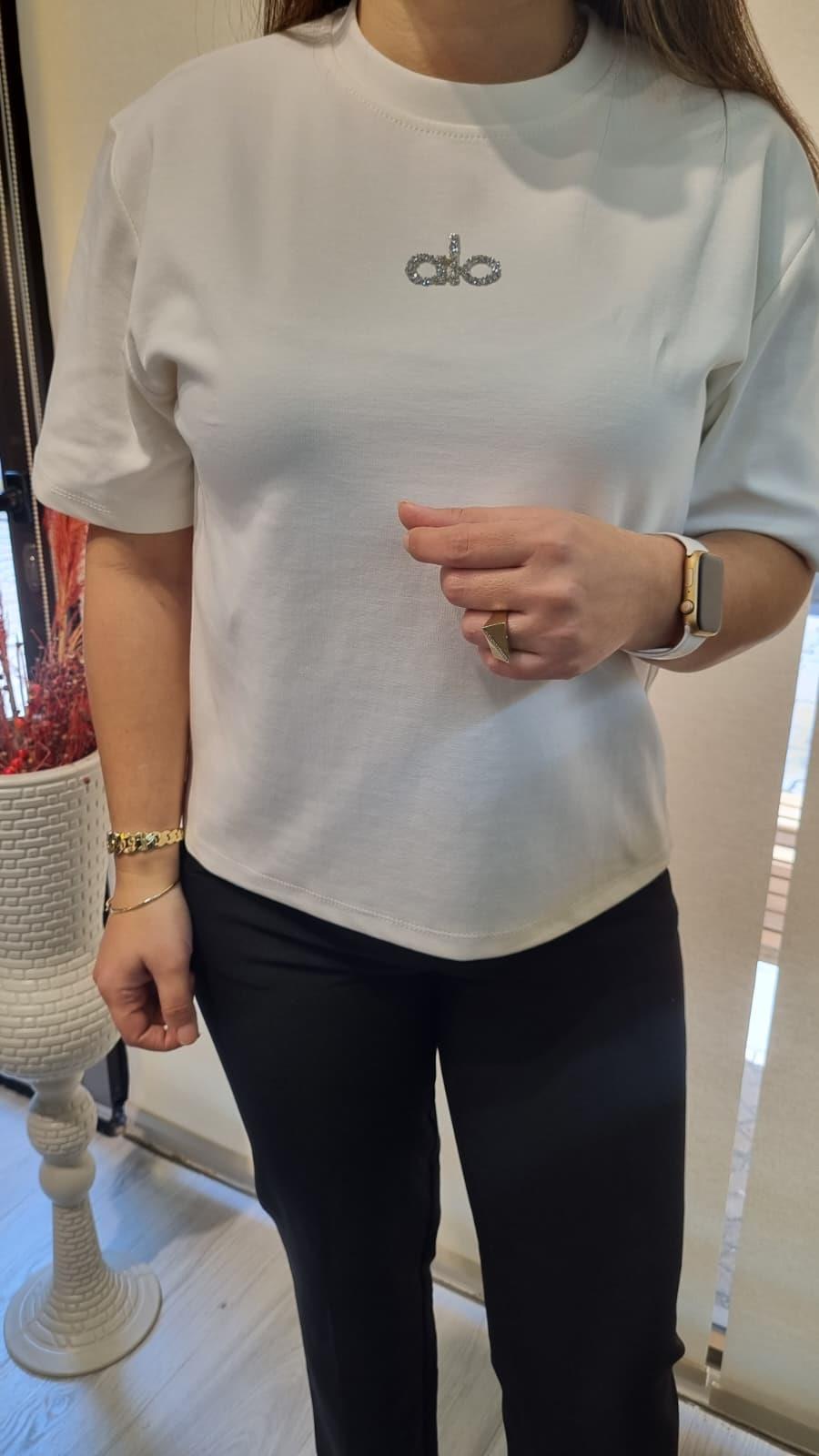 Taş İşlemeli Yuvarlak Yaka Beyaz Tshirt 