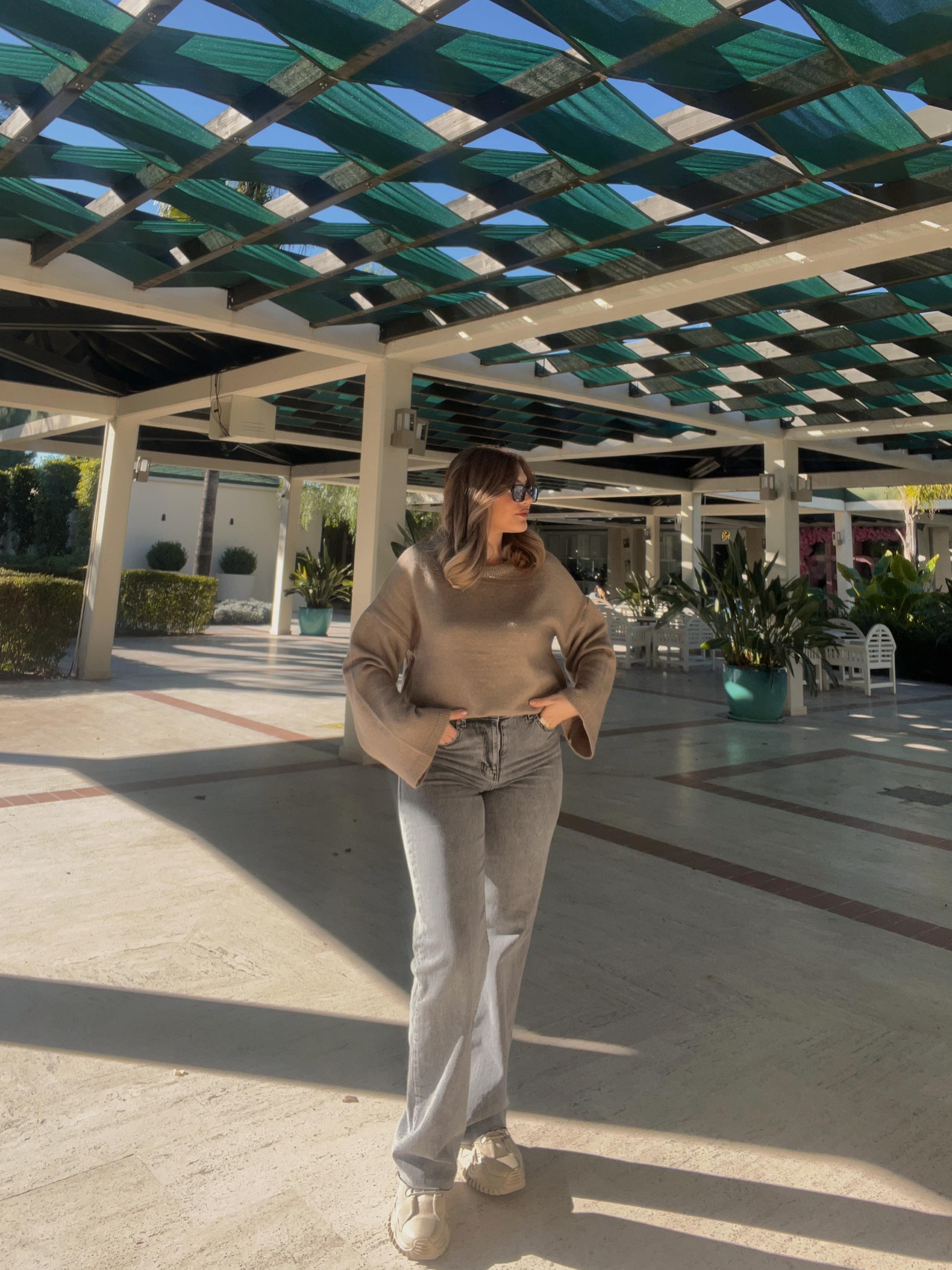 GRİ MARKA MODEL KESİK PAÇA DETAY JEAN