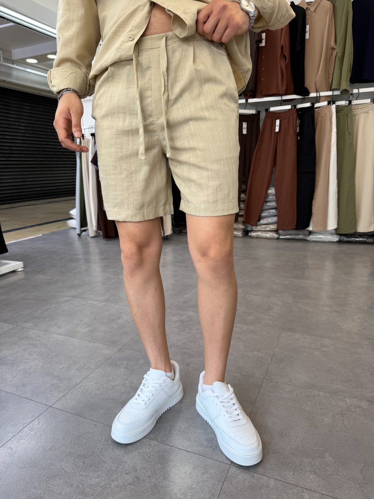 Pileli Beli Yarım Lastik Keten Şort Bej