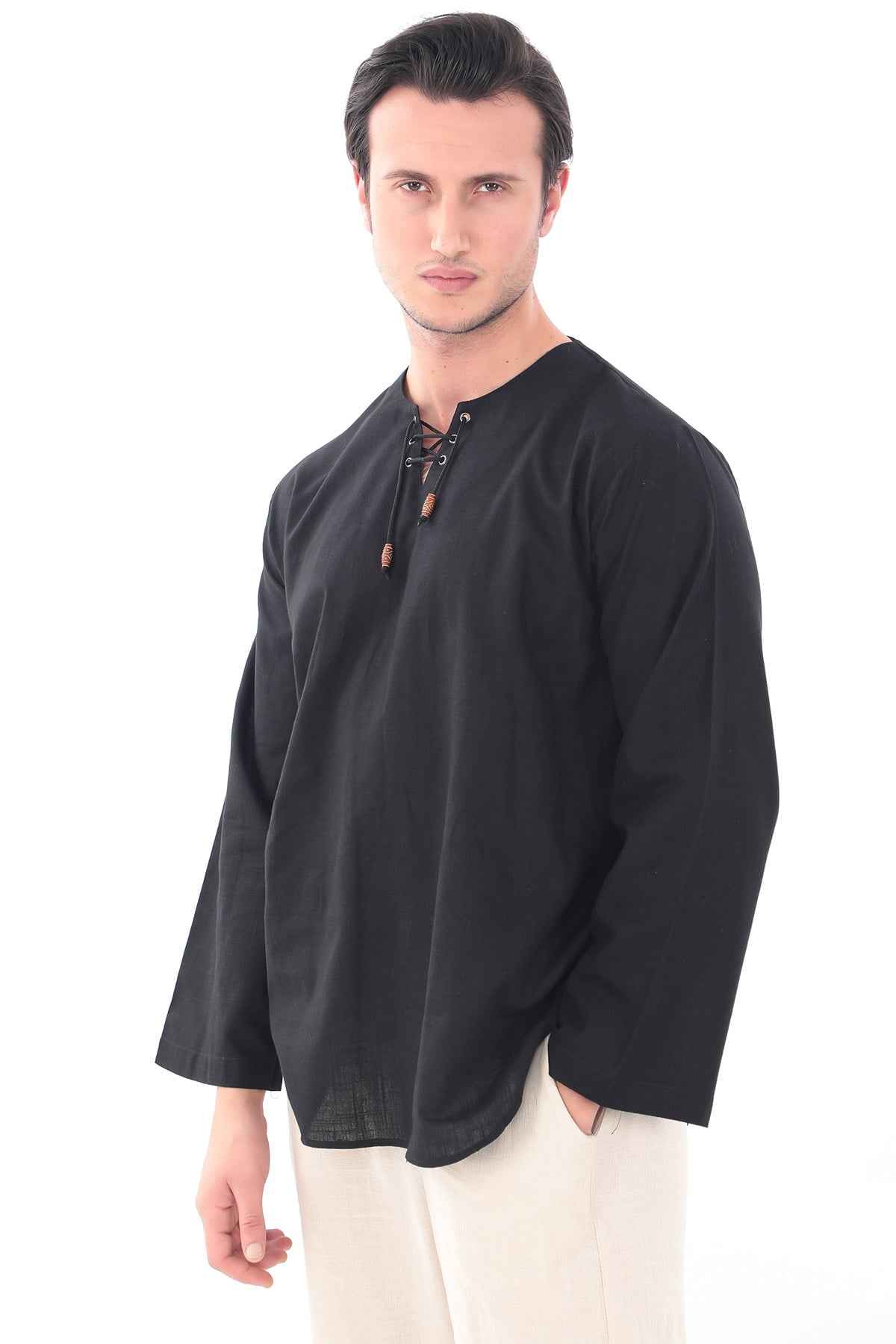 Oversize Erkek Gömlek – İpli Yakasız %100 Pamuk-SiyahOversize Erkek Gömlek – İpli Yakasız %100 Pamuk GOMLEKİP-01OVERSİZE GÖMLEK İPLİSUFFA