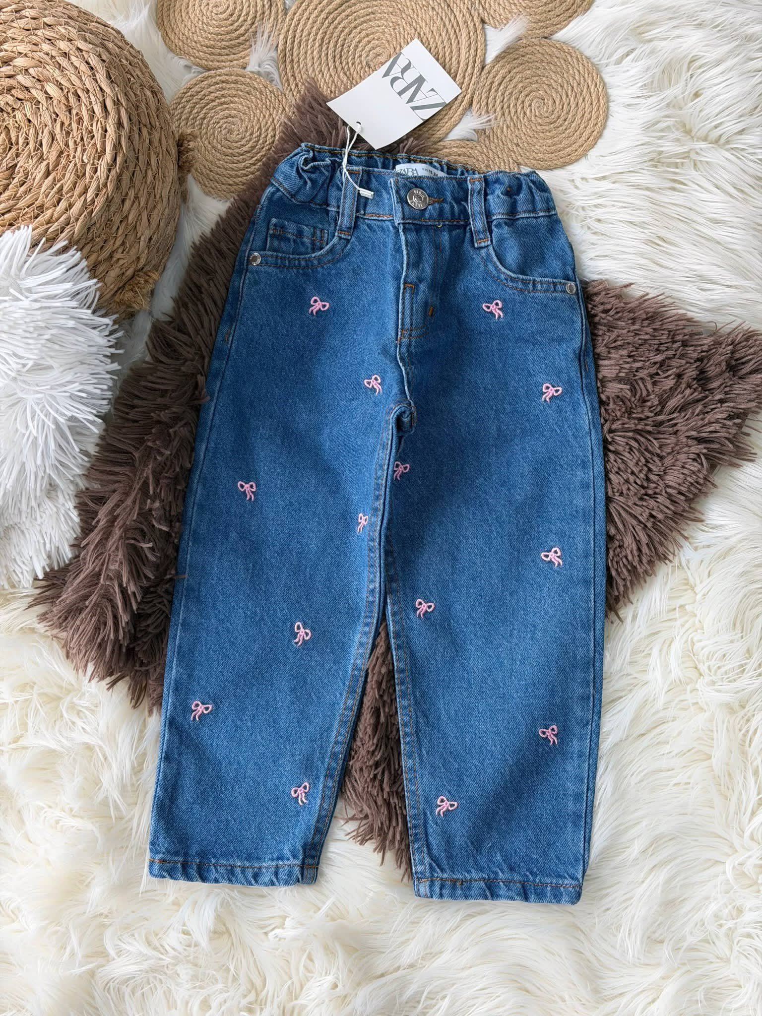 Mavi Fiyonk Detaylı Mom Jean 
