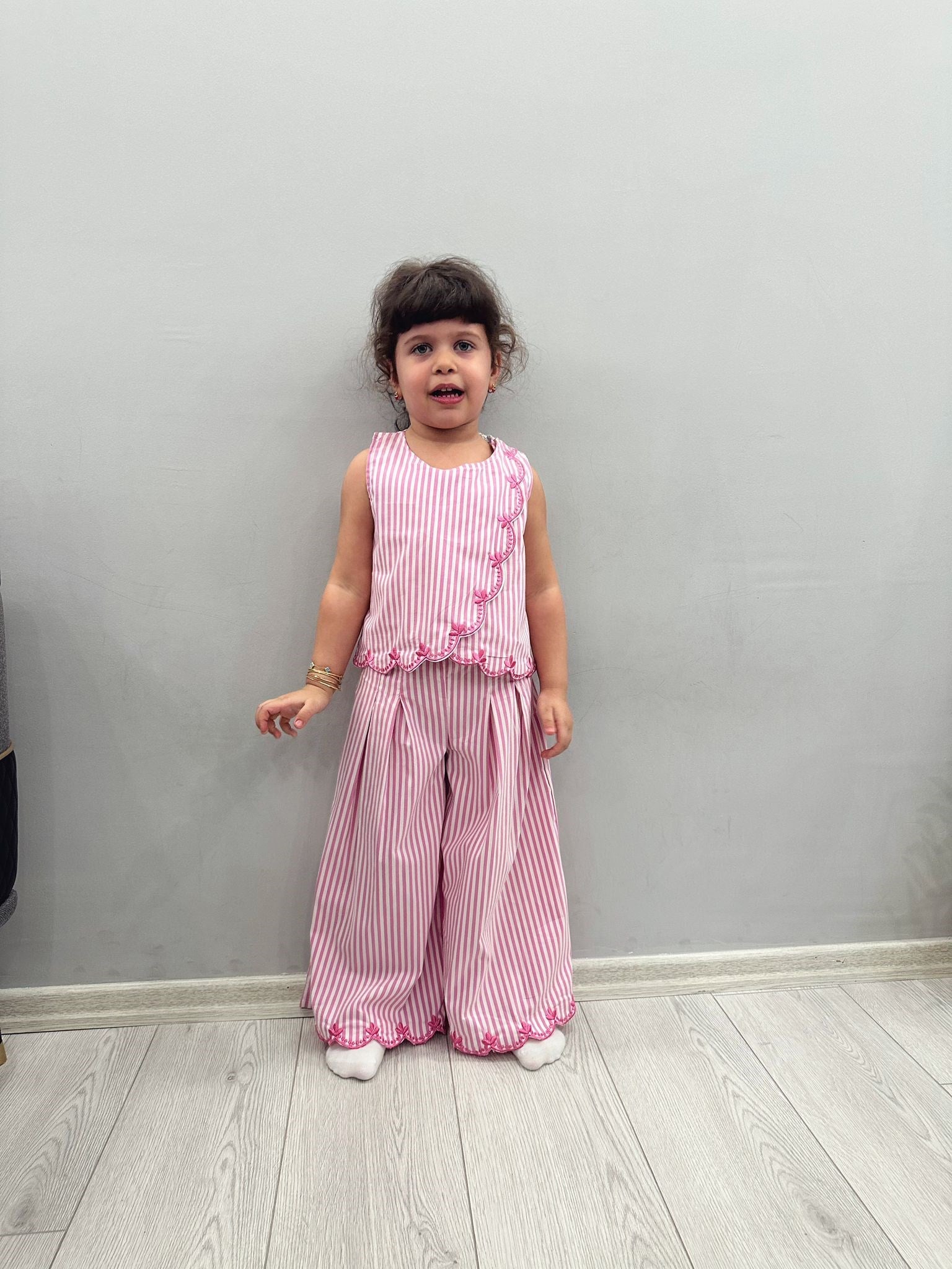 Pembe Nakış İşlemeli Takım