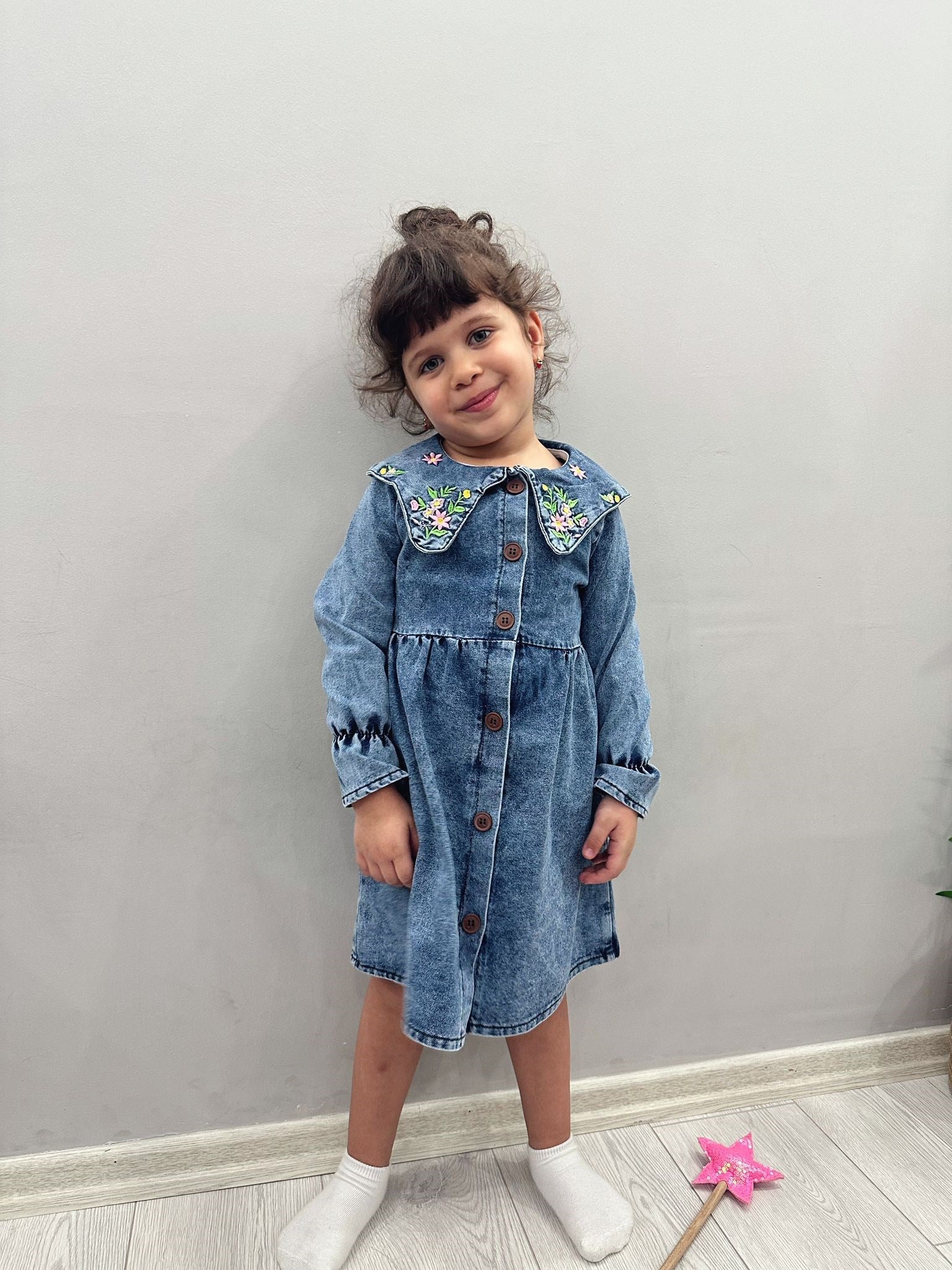 Yakası Nakış İşlemeli Denim Elbise