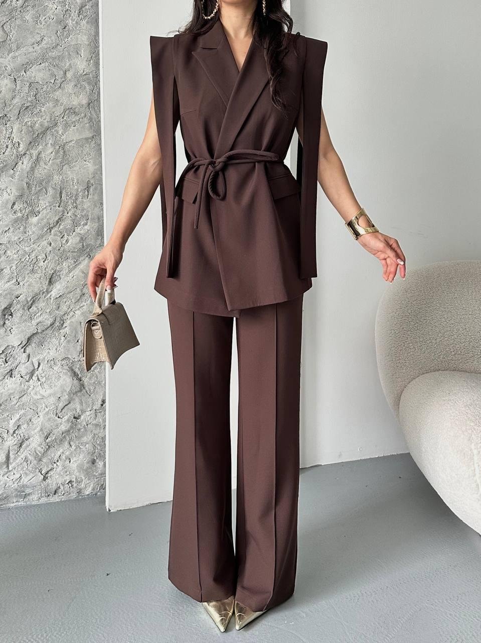 Kahverengi Bağlamalı Yelek Pantolon Blazer Takım