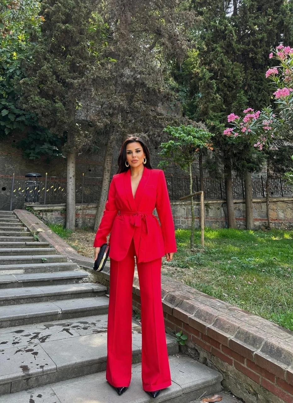 Kırmızı Kuşaklı Blazer Takım