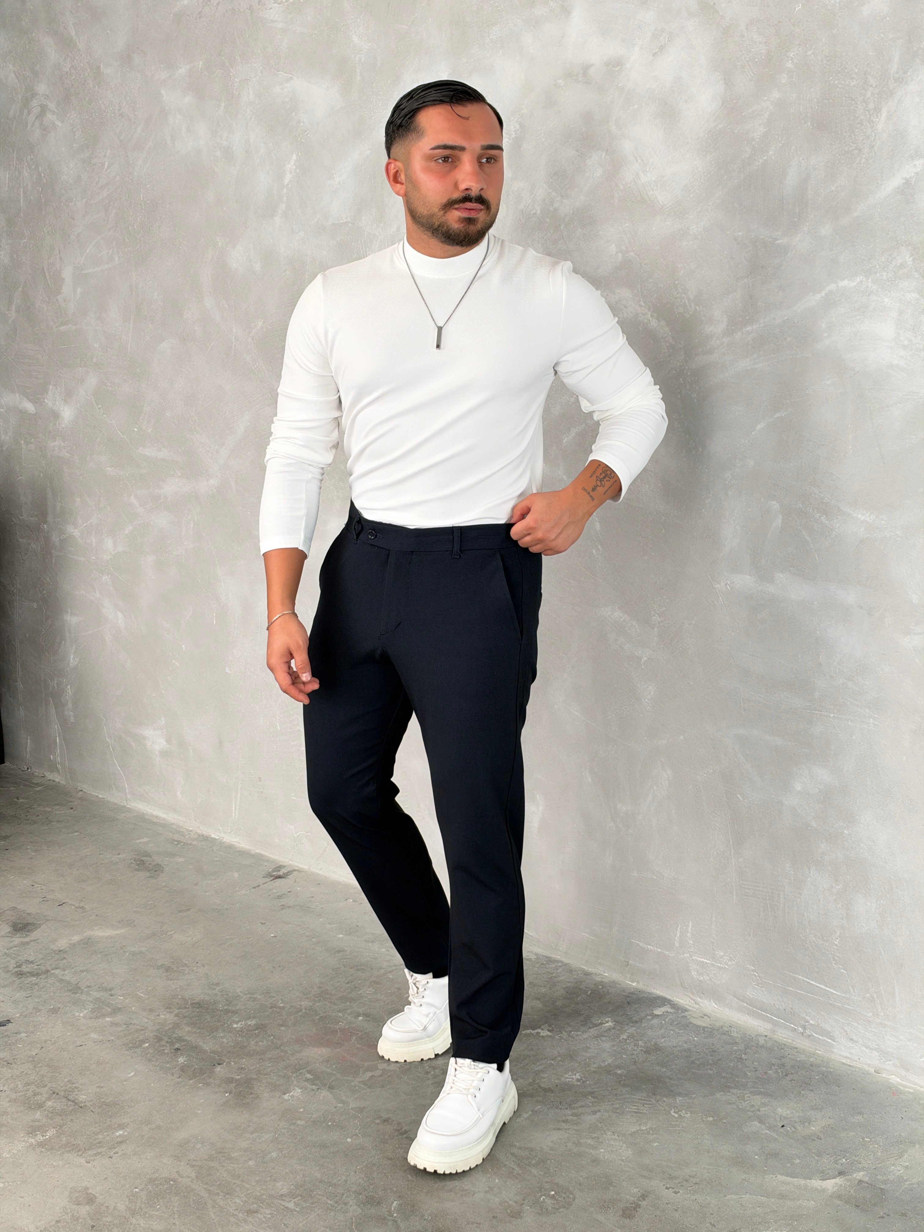 BASIC KIŞLIK DATE KOMBİNİ – 02 Beyaz Sweatshirt & Lacivert Pantolon