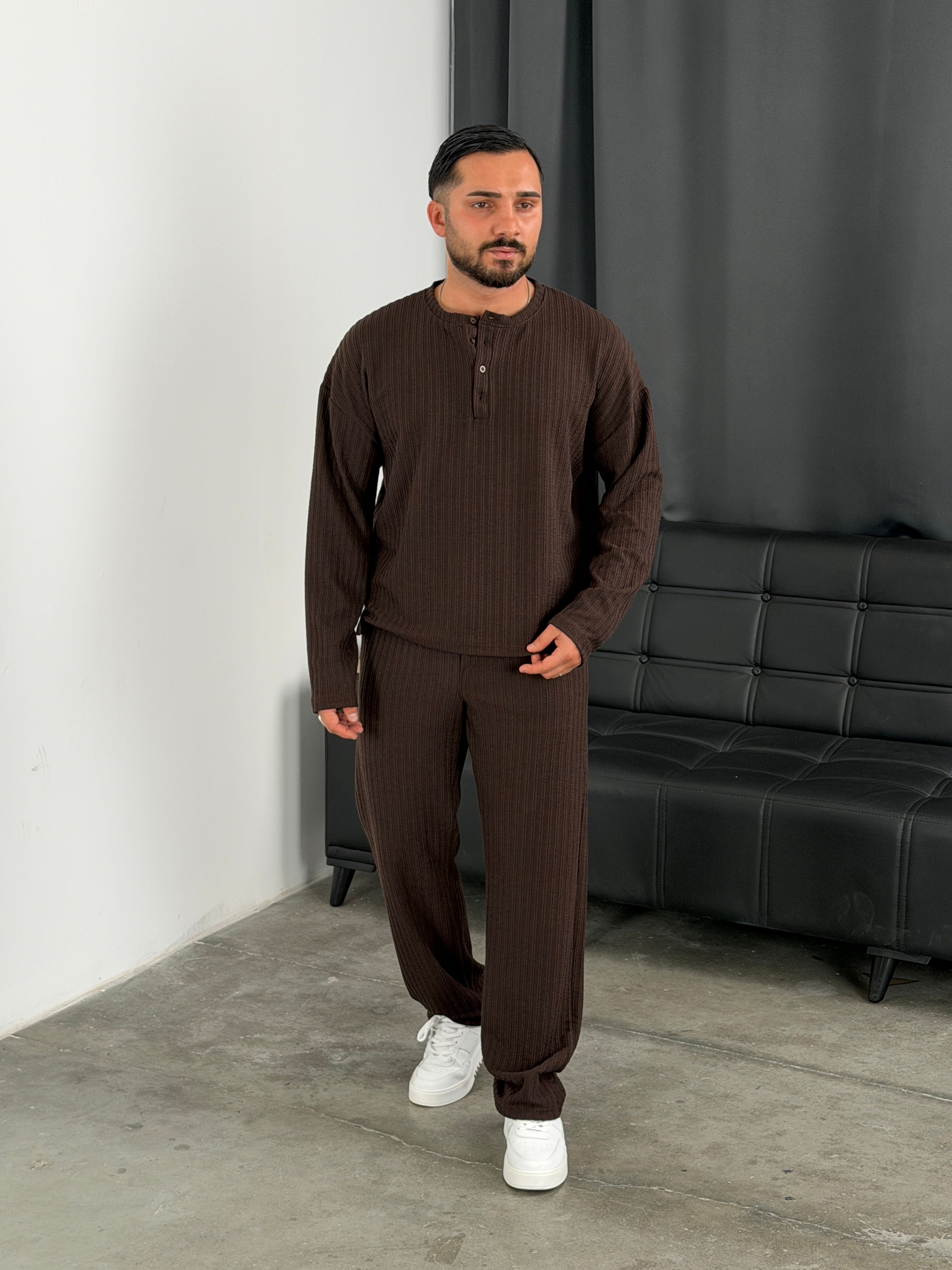 Burgu Desen Henley Model Takım Acı Kahve