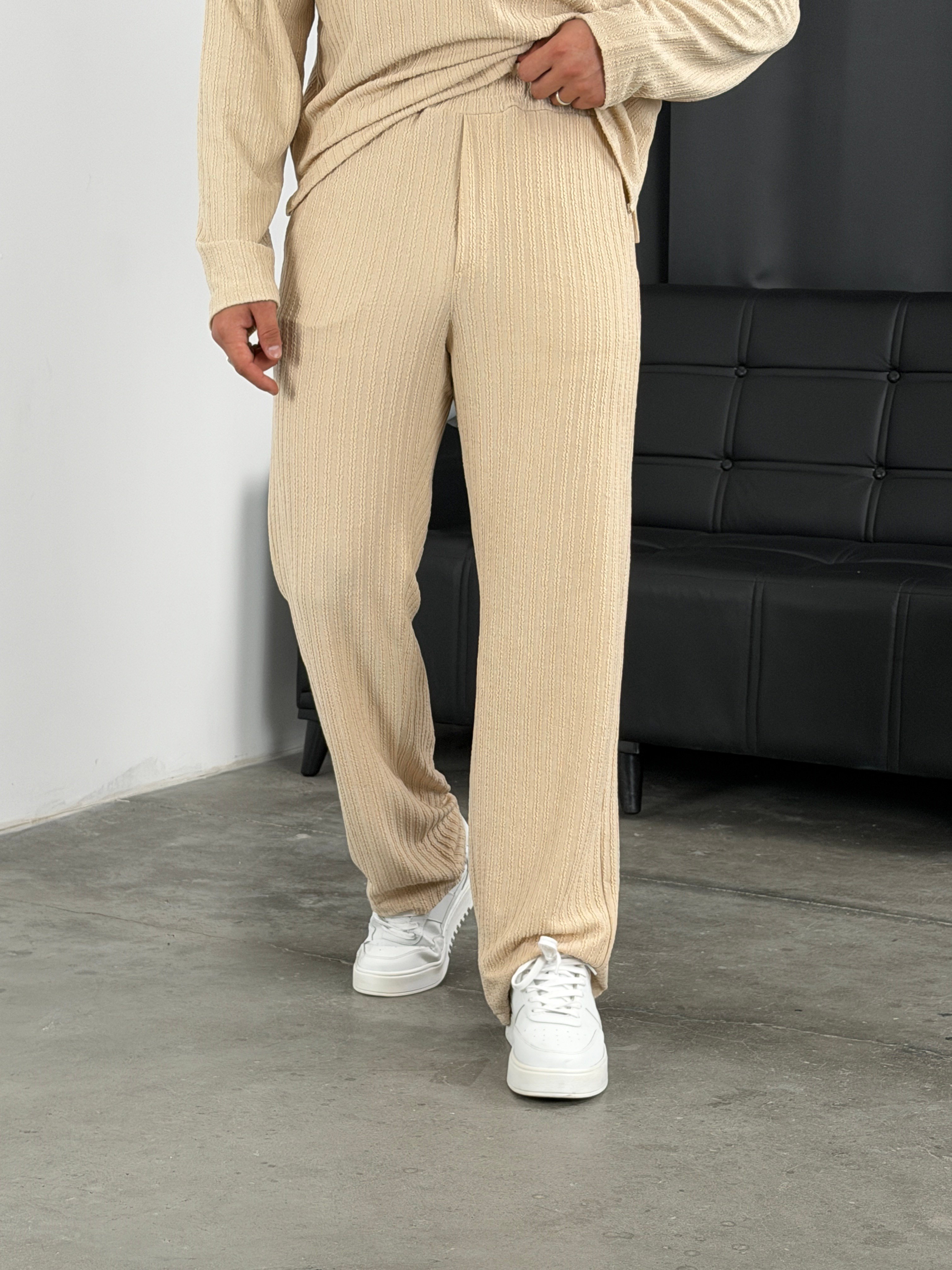 Burgu Desen Henley Model Takım Bej