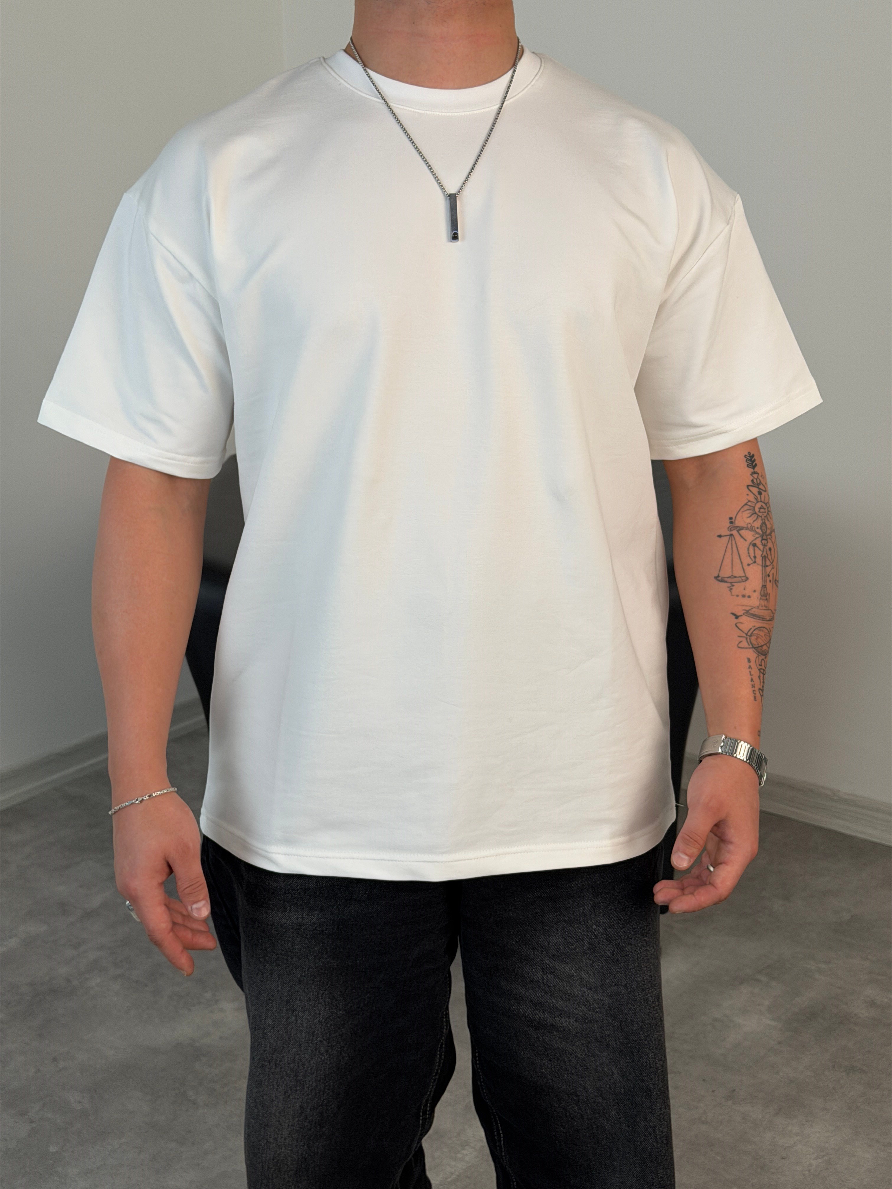 OVERSİZE GRAMAJLI BASİC TİŞÖRT BEYAZ