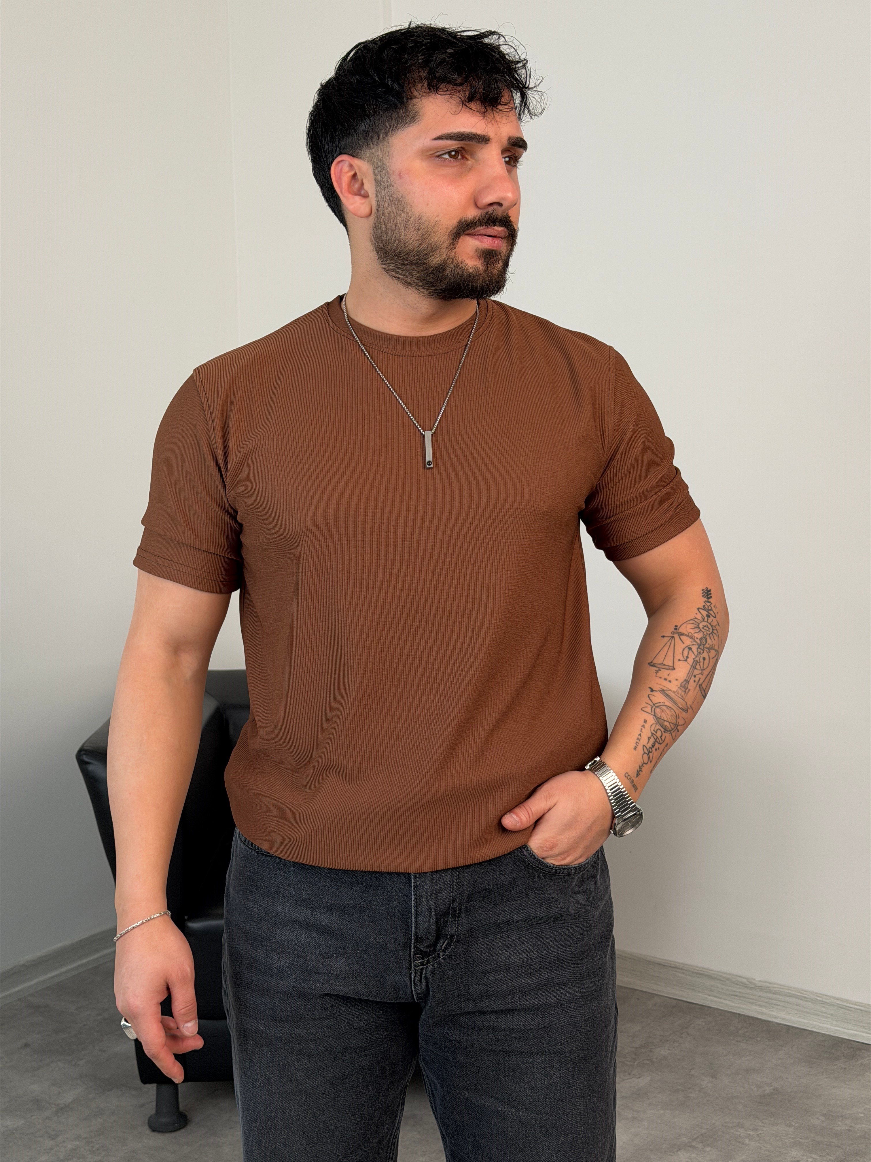 YIRTMAÇ DETAY BASİC TİŞÖRT ACI KAHVE