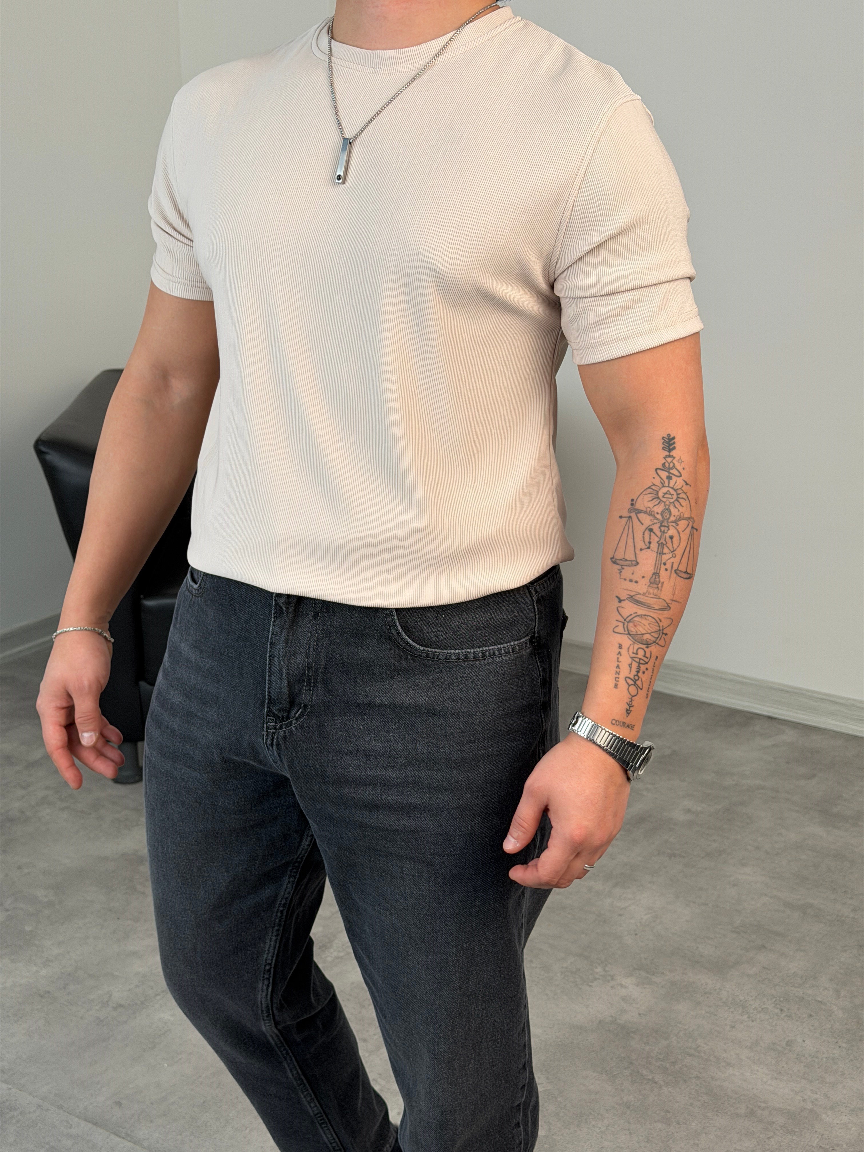 YIRTMAÇ DETAY BASİC TİŞÖRT BEJ