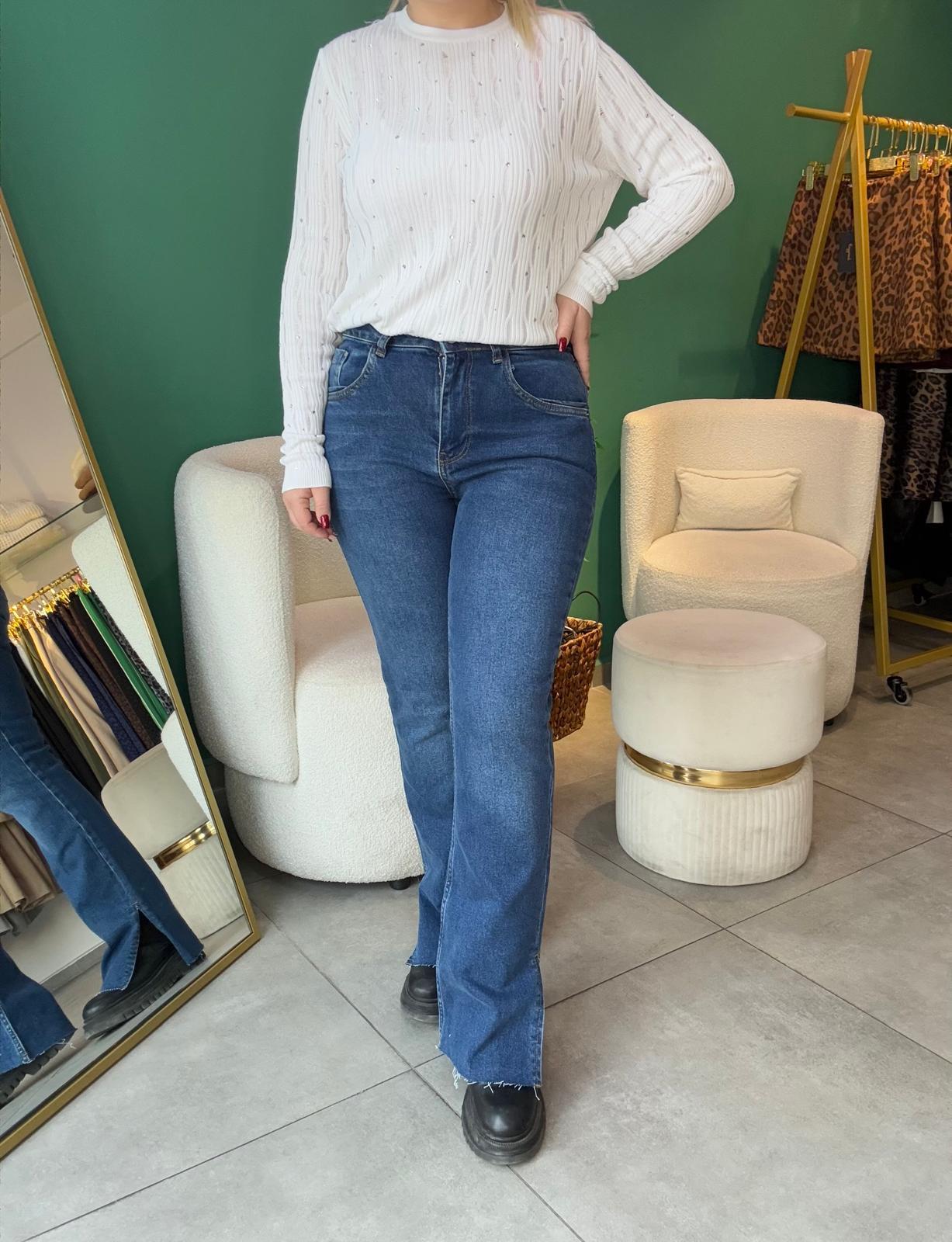 Paçası Yırtmaç Detaylı Jean