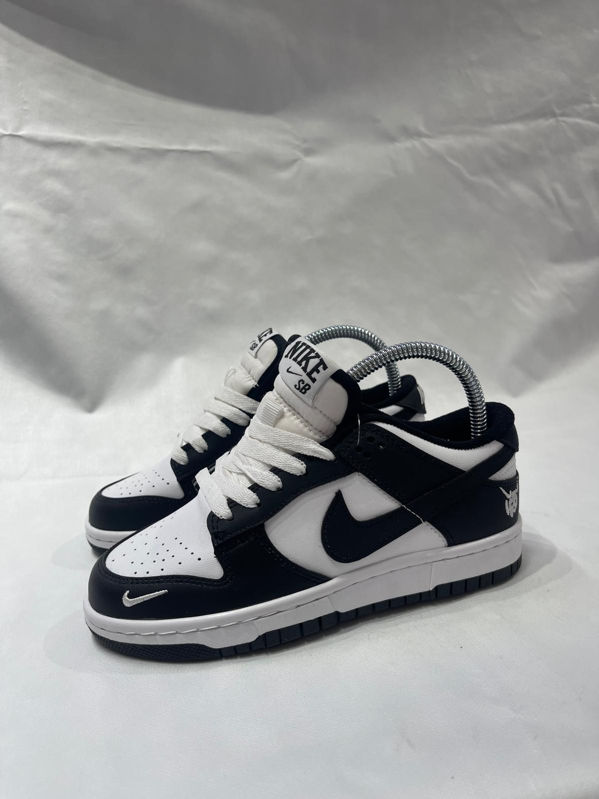 NIKE DUNK 
