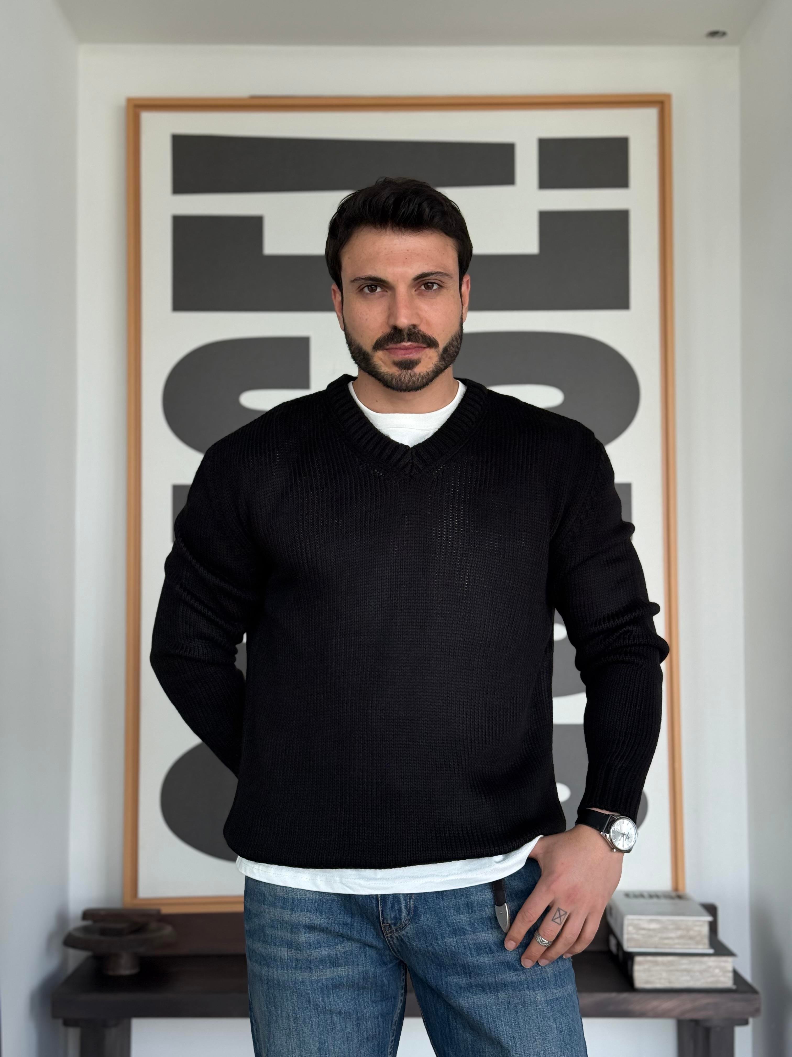 Marius Siyah Triko