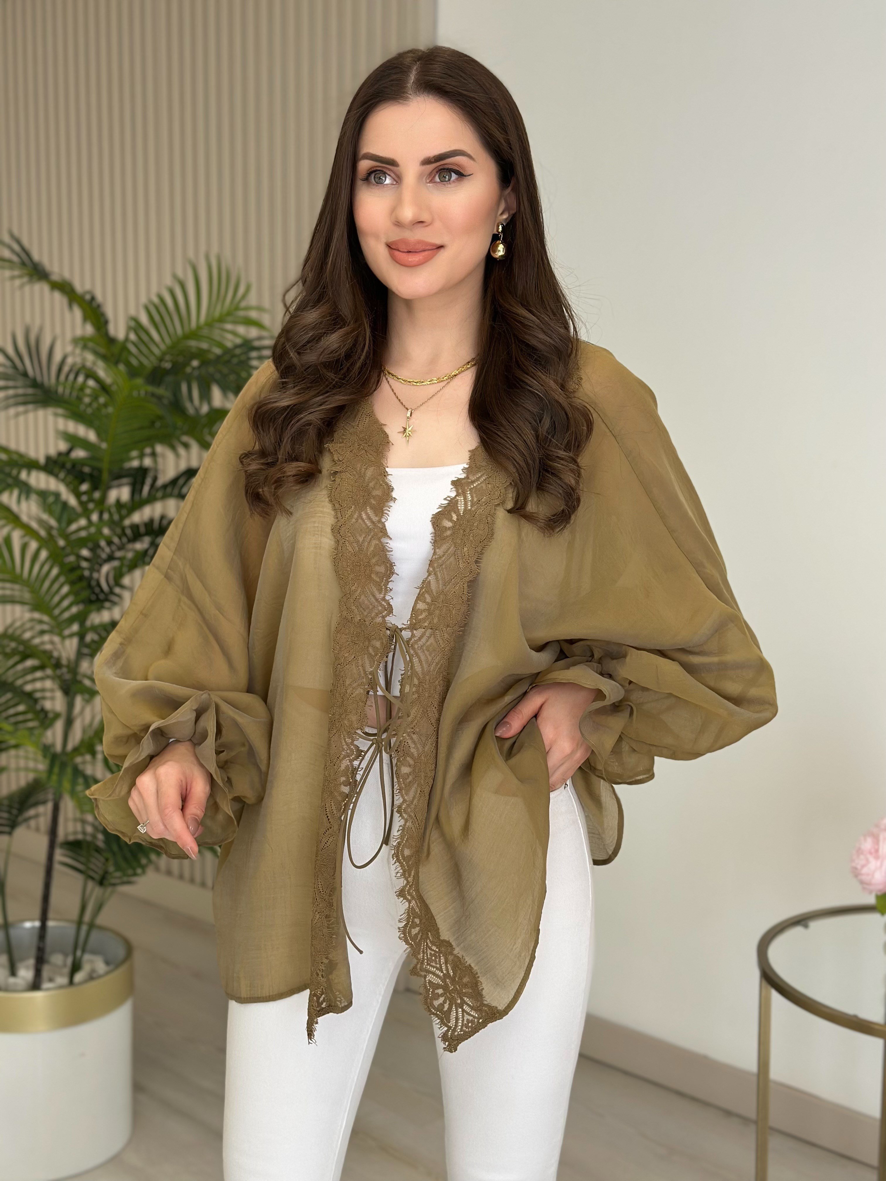 Güpür Detaylı Bağcıklı Oversıze Bluz Yağ Yeşili