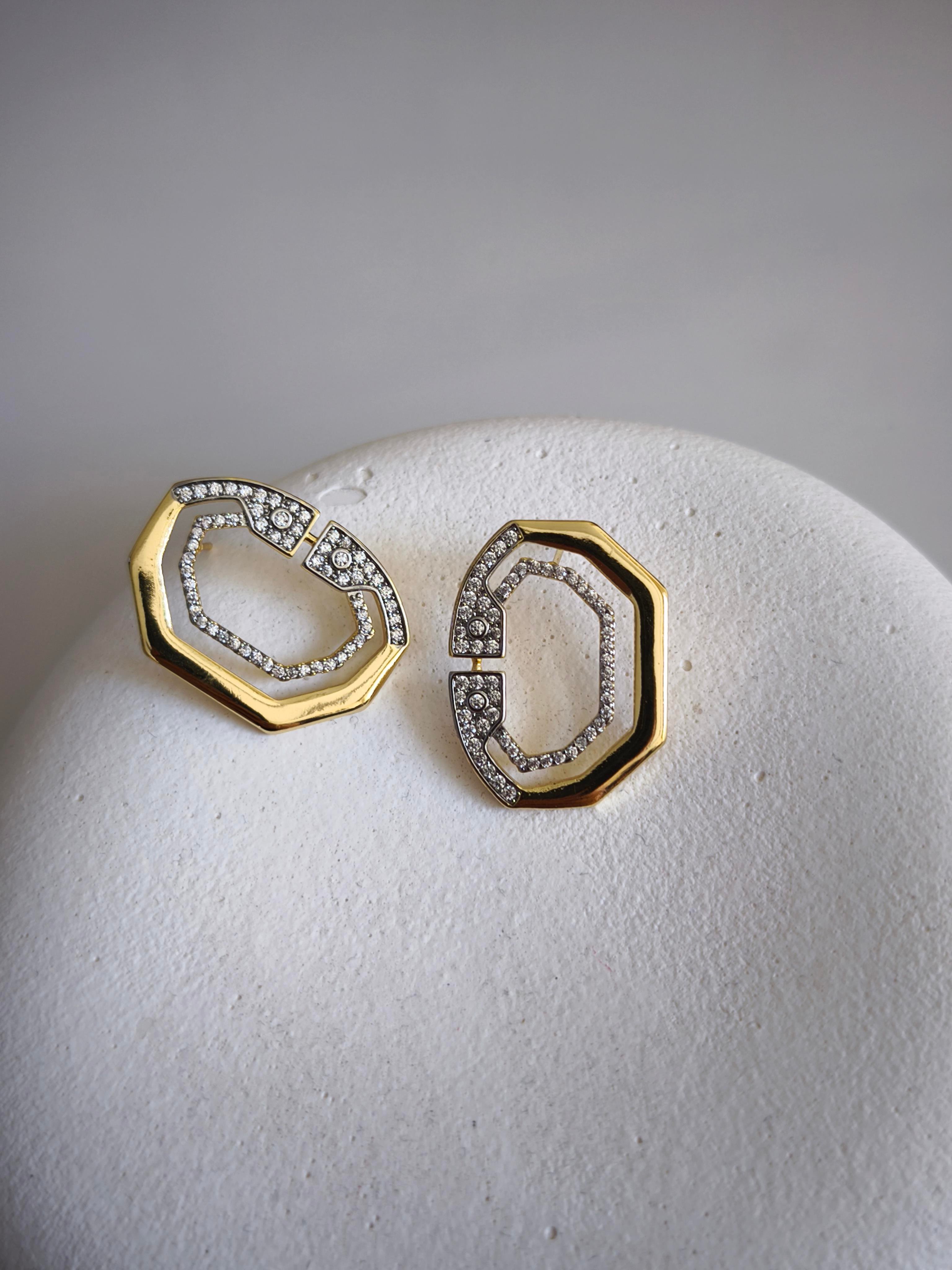 Özel Seri Plaka Üzeri Zirkon Taşlı Yarım Dolama Küpe