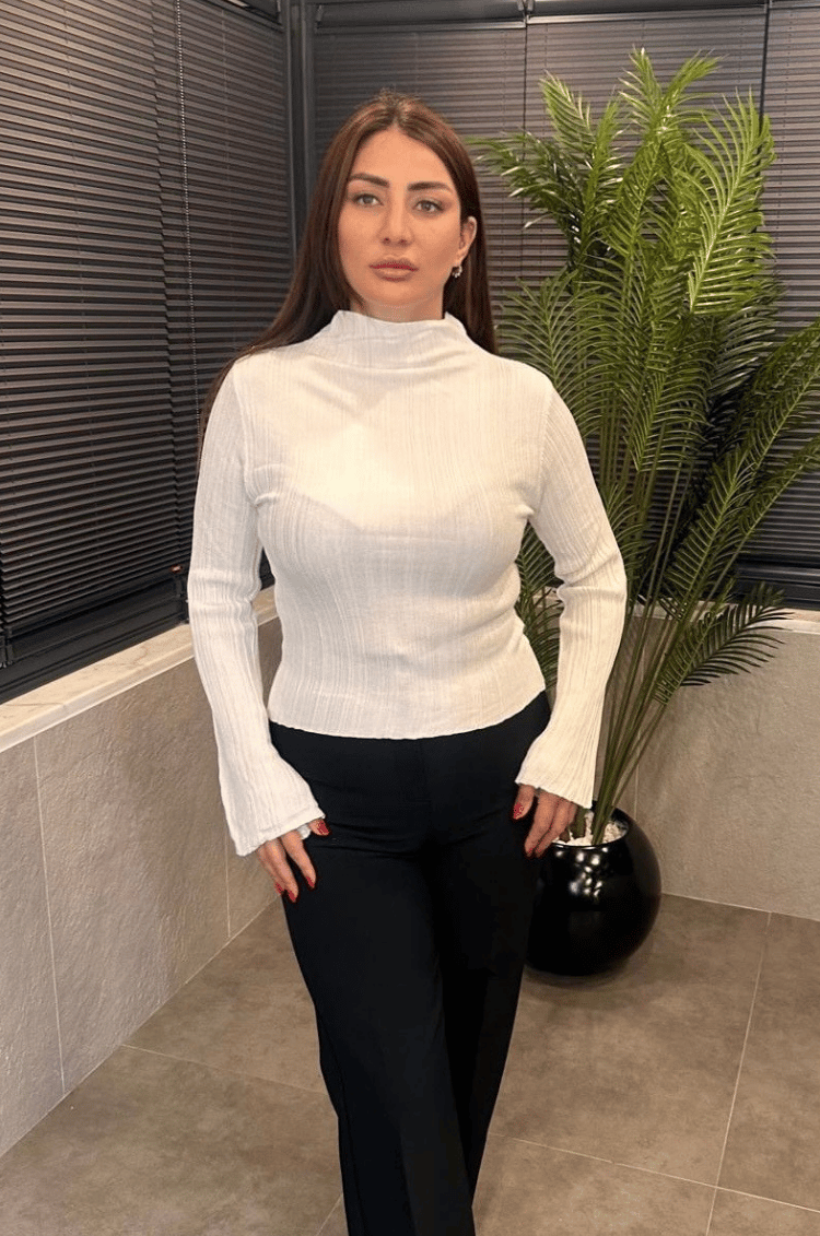 Beyaz Volan Kollu Boğazlı Triko