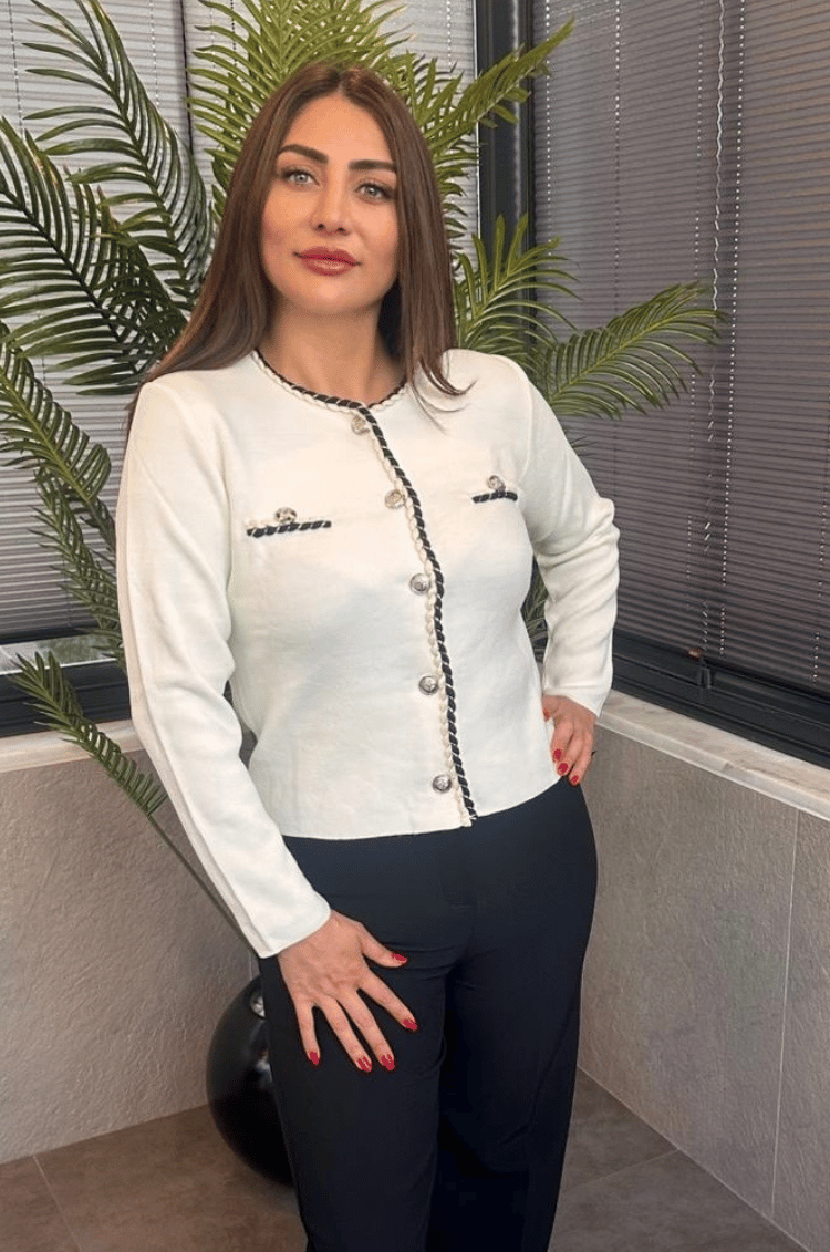 Burgu Şeritli Özel İşleme Düğmeli Ekru Hırka
