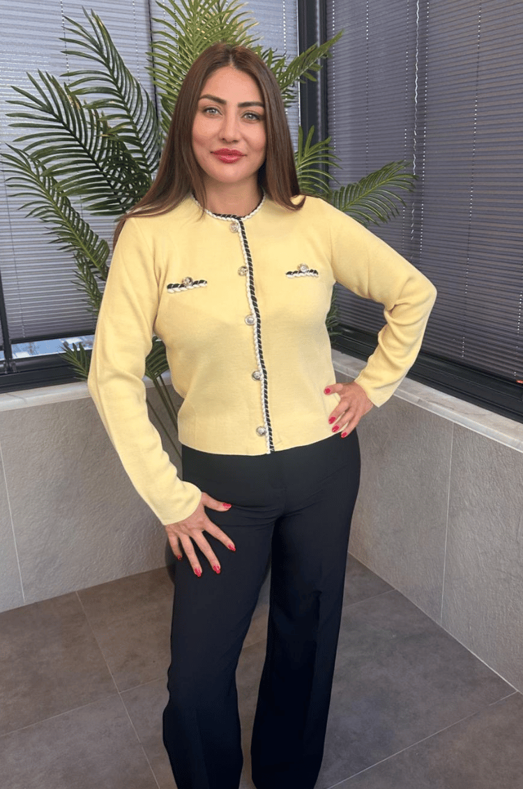 Burgu Şeritli Özel İşleme Düğmeli Sarı Hırka
