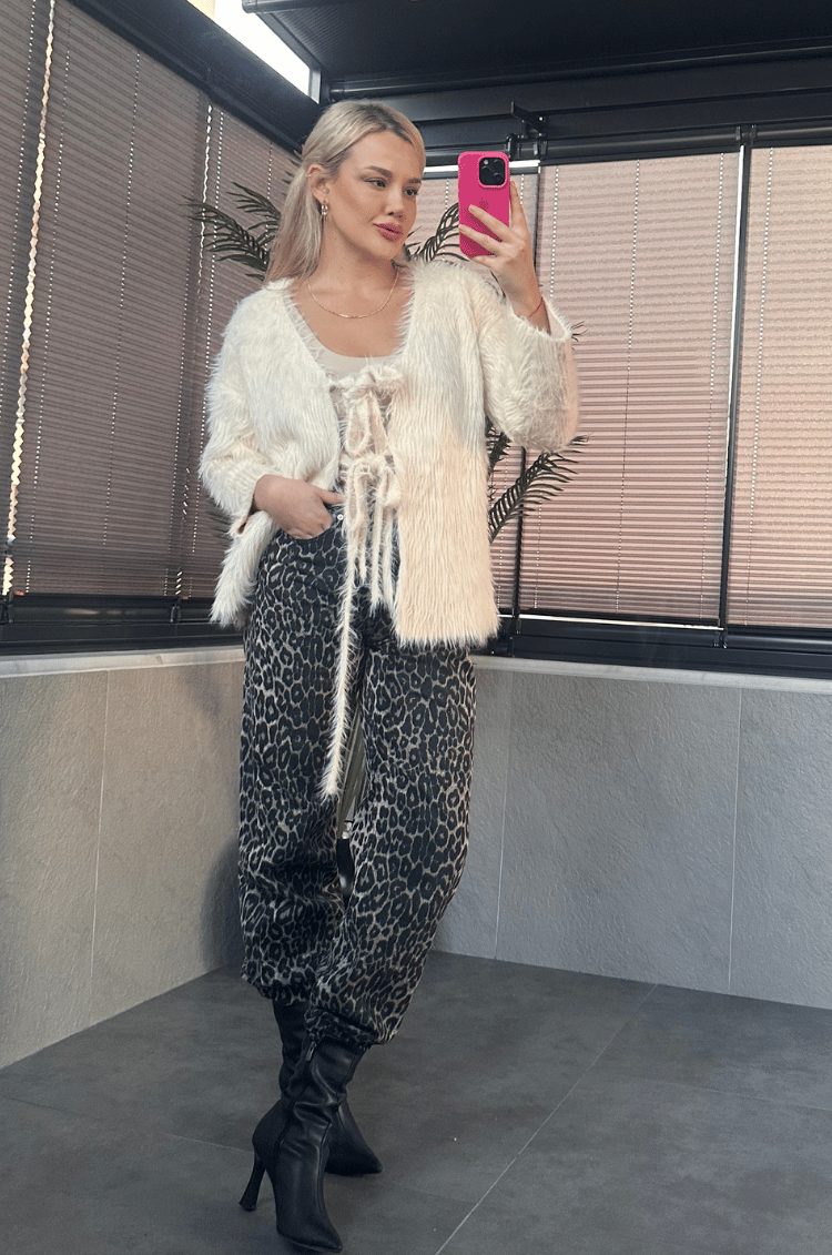 Ekru Marka Model Oversize Sakallı Hırka