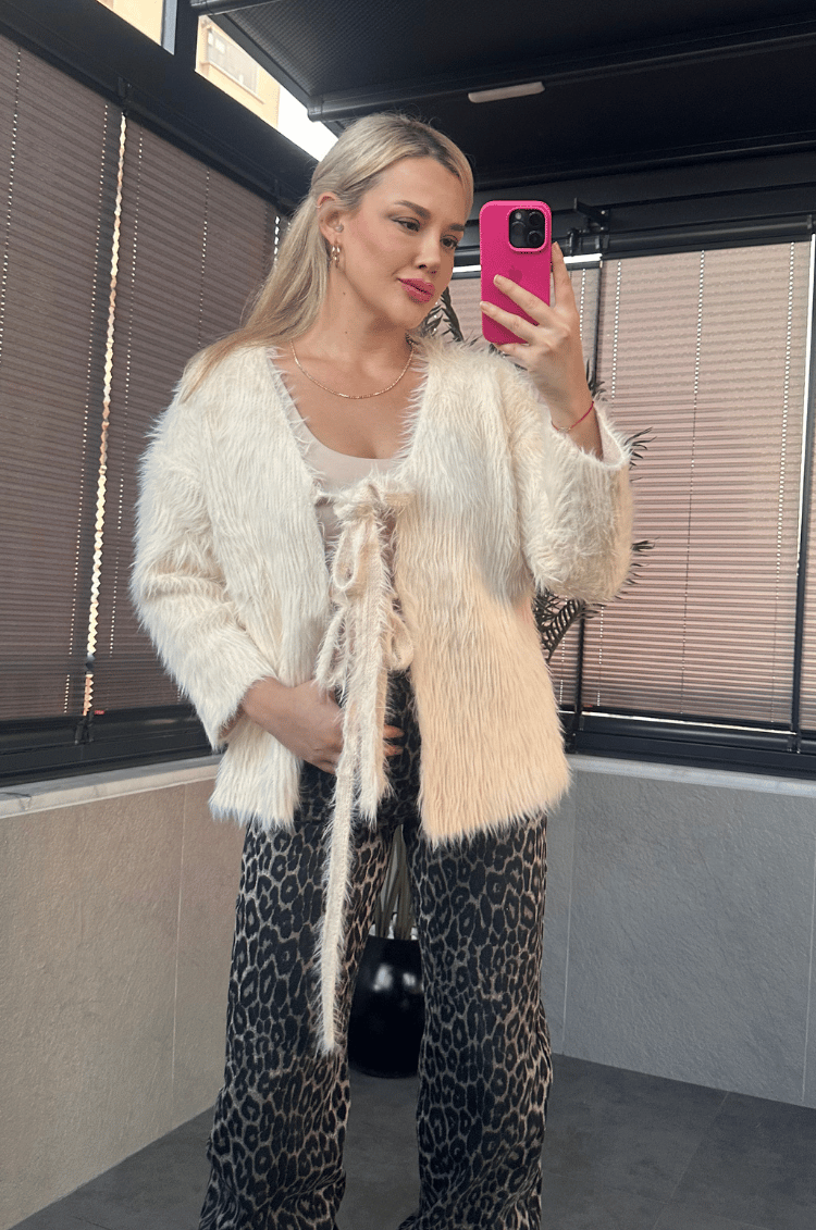 Ekru Marka Model Oversize Sakallı Hırka