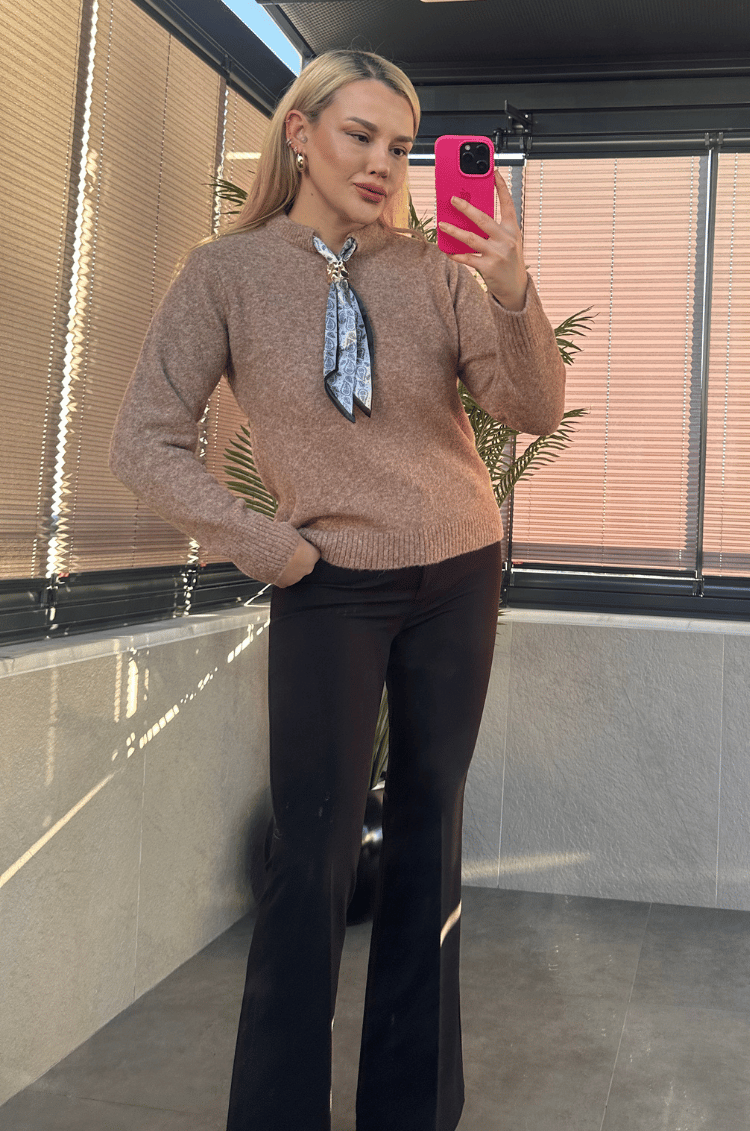 Fular Detaylı Camel Kazak