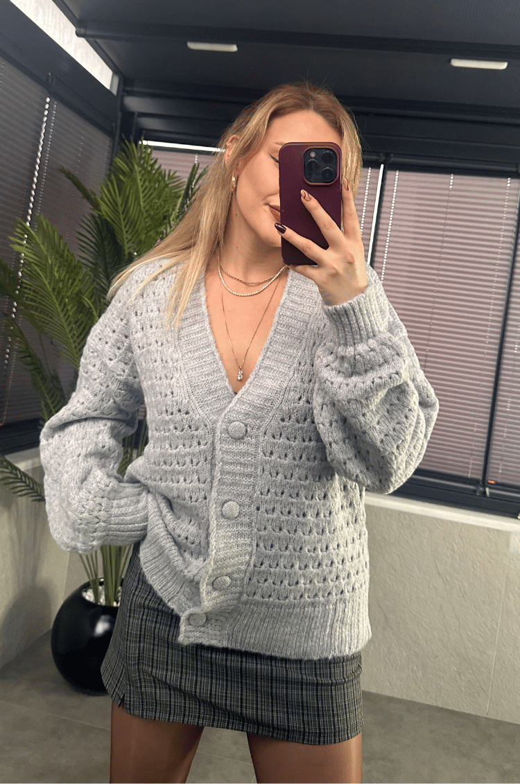 Gri Delikli Örgü Model Hırka