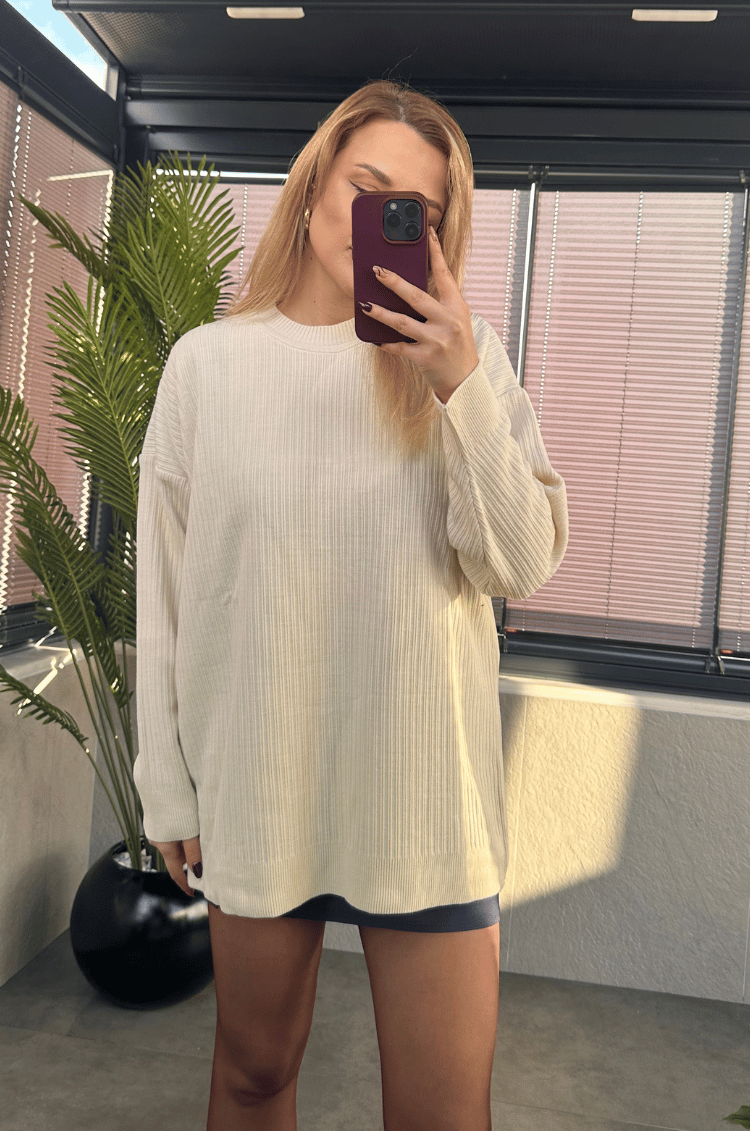 Krem Rengi Yarı Boğazlı Fitilli Oversize Kazak