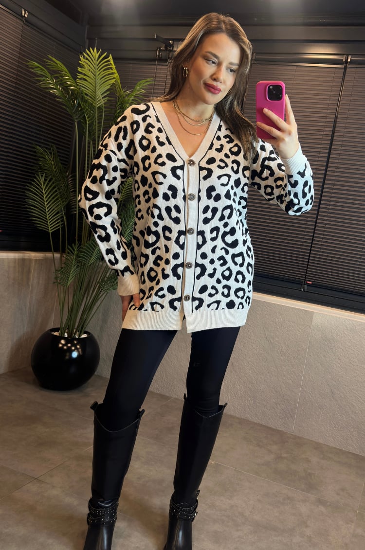 Leopar Desenli Beyaz Hırka