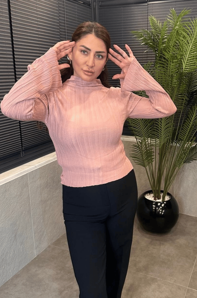 Pembe Volan Kollu Boğazlı Triko