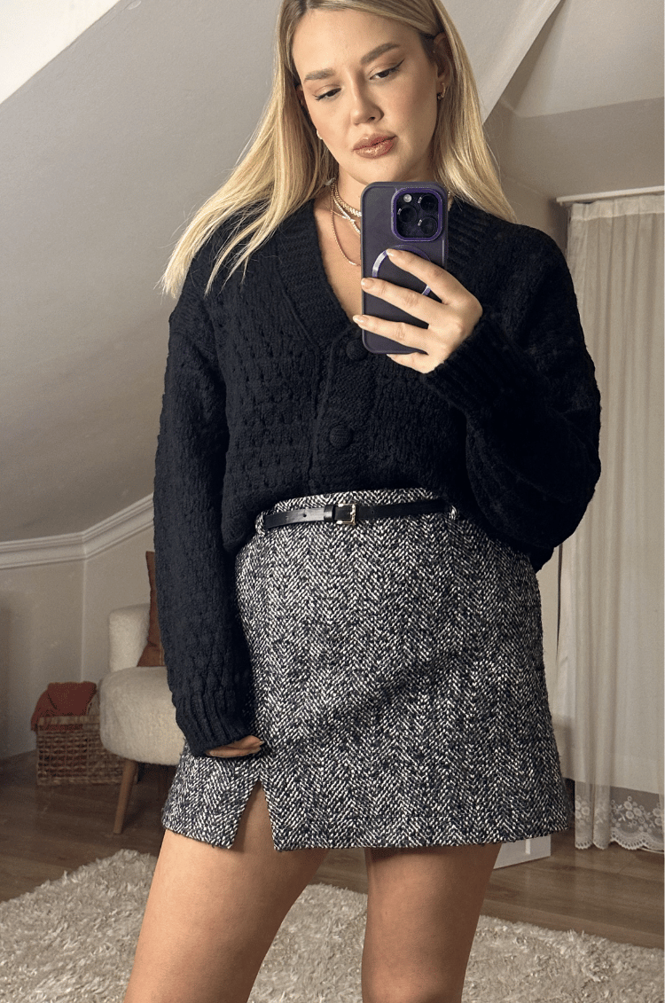 Siyah Delikli Örgü Model Hırka