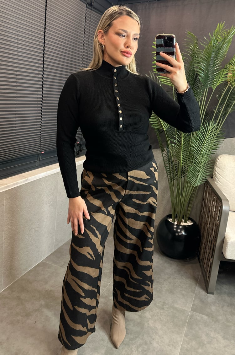 Siyah Dik Yaka Çıt Çıt Düğmeli Triko Kazak