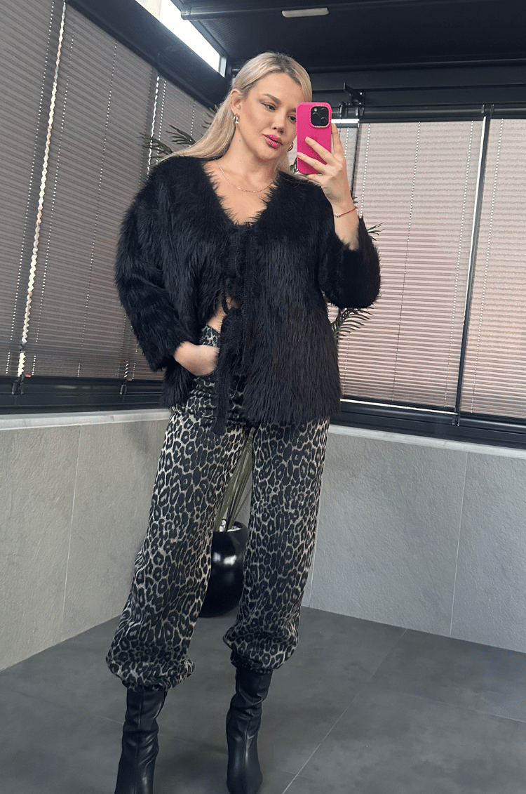 Siyah Marka Model Oversize Sakallı Hırka