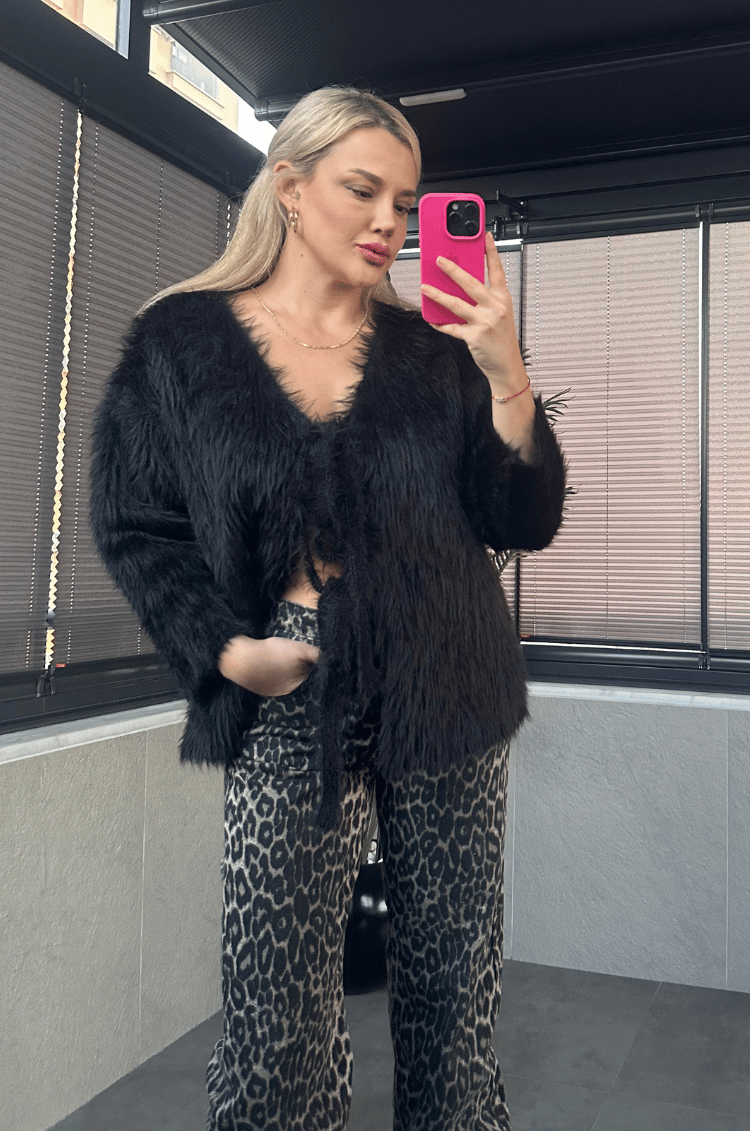 Siyah Marka Model Oversize Sakallı Hırka