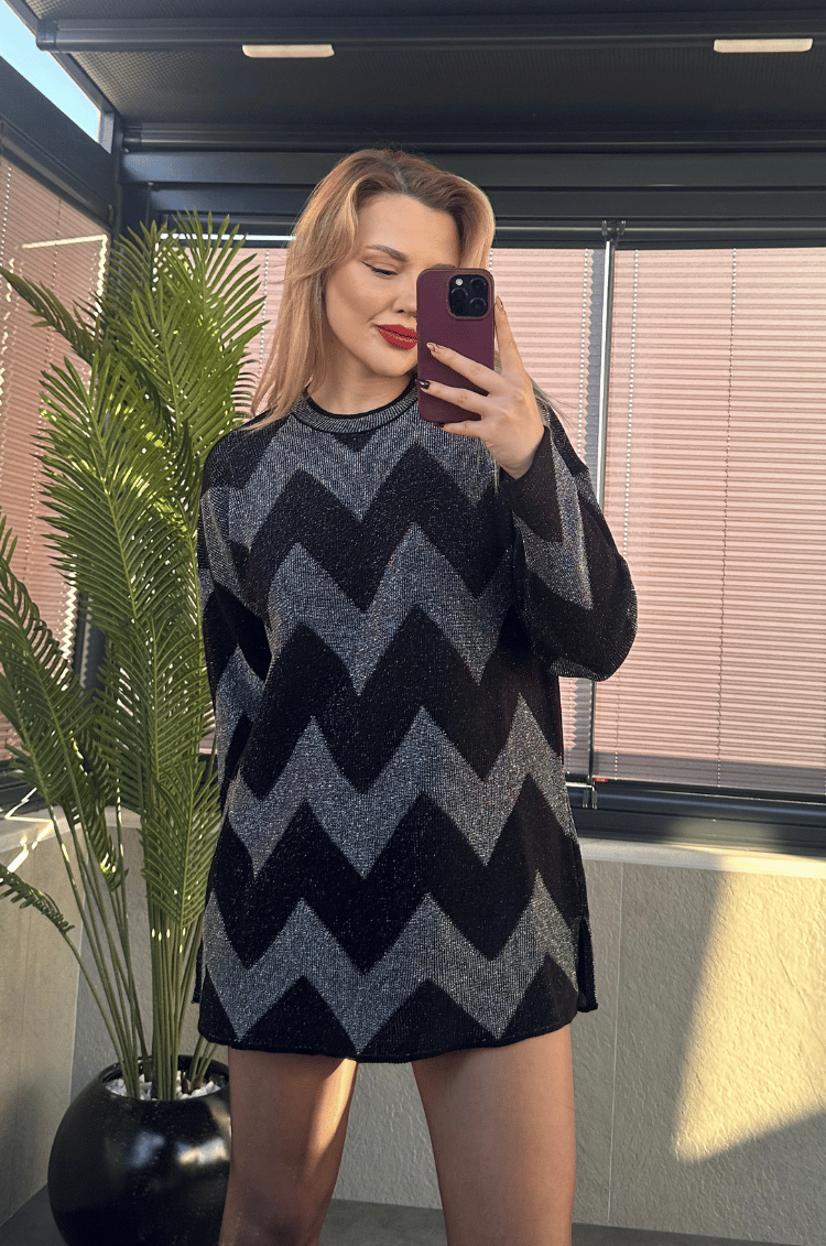 Siyah Zikzak Desenli Simli Oversize Kazak