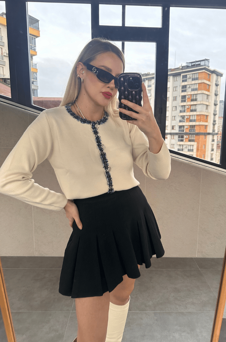 Tüvit Süslemeli Özel İşleme Düğmeli Ekru Hırka