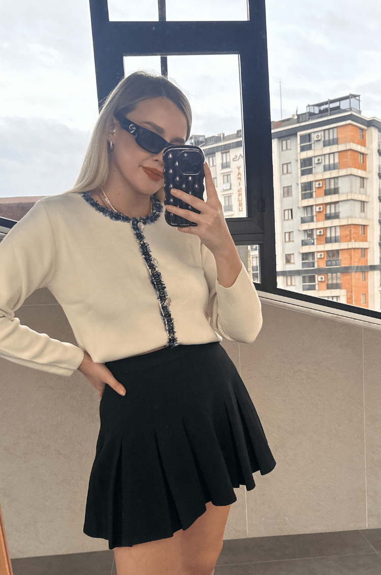 Tüvit Süslemeli Özel İşleme Düğmeli Ekru Hırka