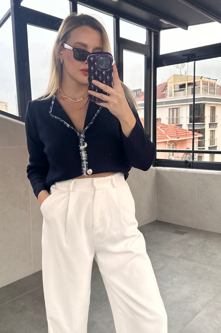 Tüvit Süslemeli Özel İşleme Düğmeli Lacivert Hırka