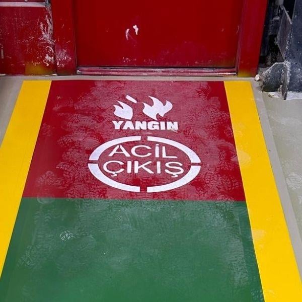 Acil Çıkış ve Yangın Figürlü Boyama ŞablonuSBL-07-001594-1Acil Çıkış ve Yangın Figürlü Boyama Şablonu