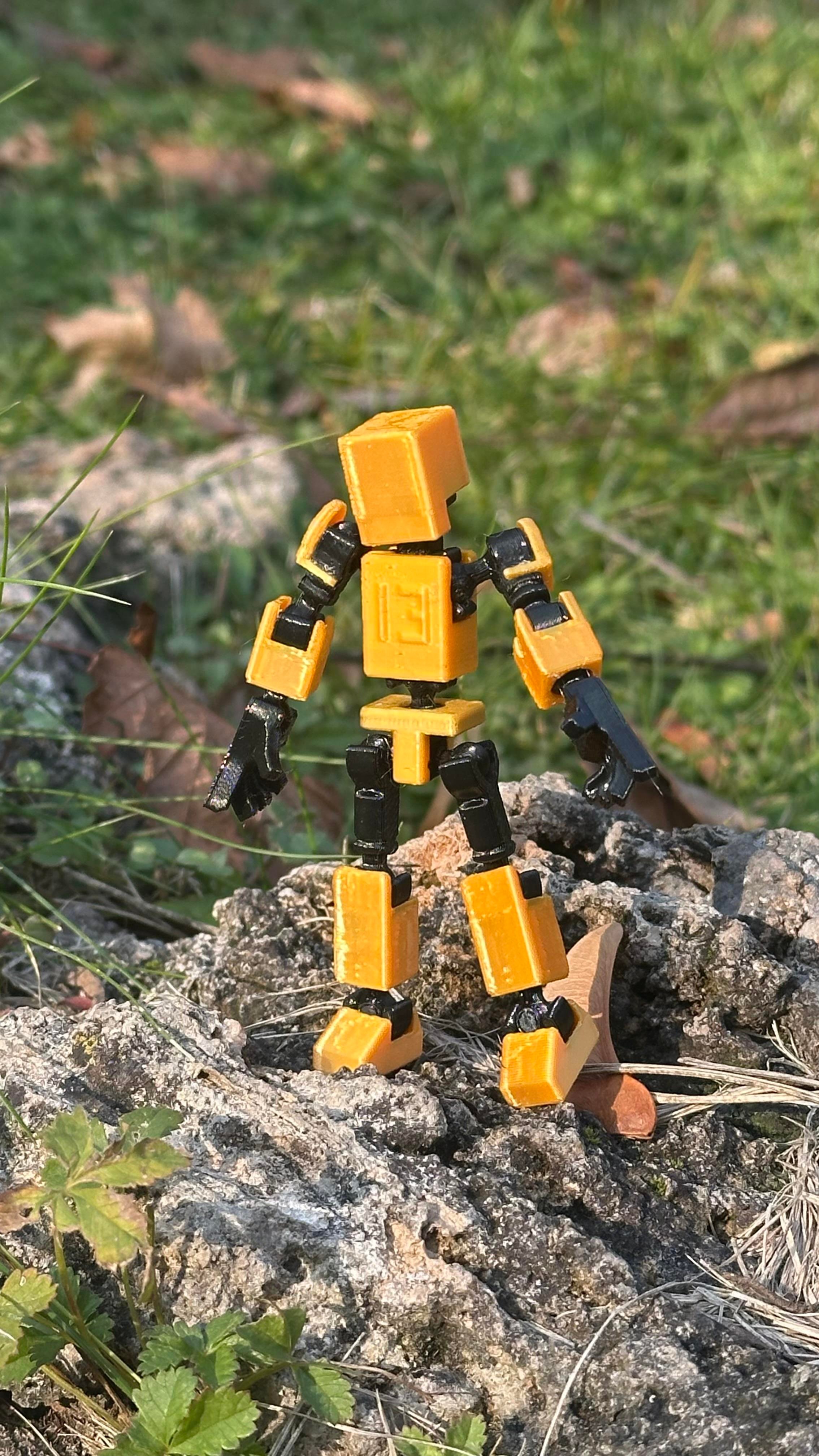 Mini 13 Aksiyon Figürü Robot Oyuncak 8cm Altın Rengi