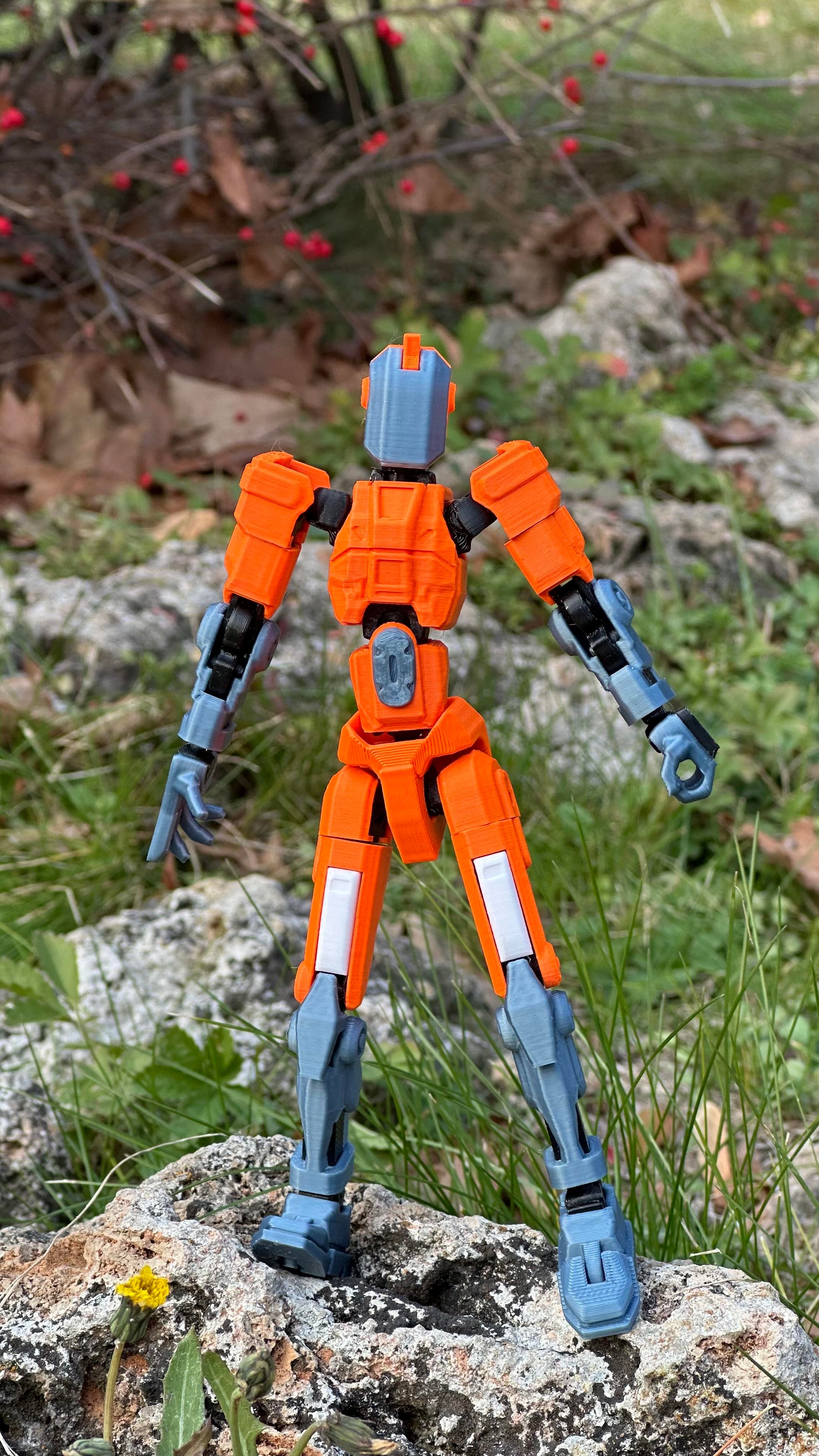 Titan 13 Aksiyon Figürü Robot Oyuncak 18cm ve Aksesuar Paketi Seti Turuncu