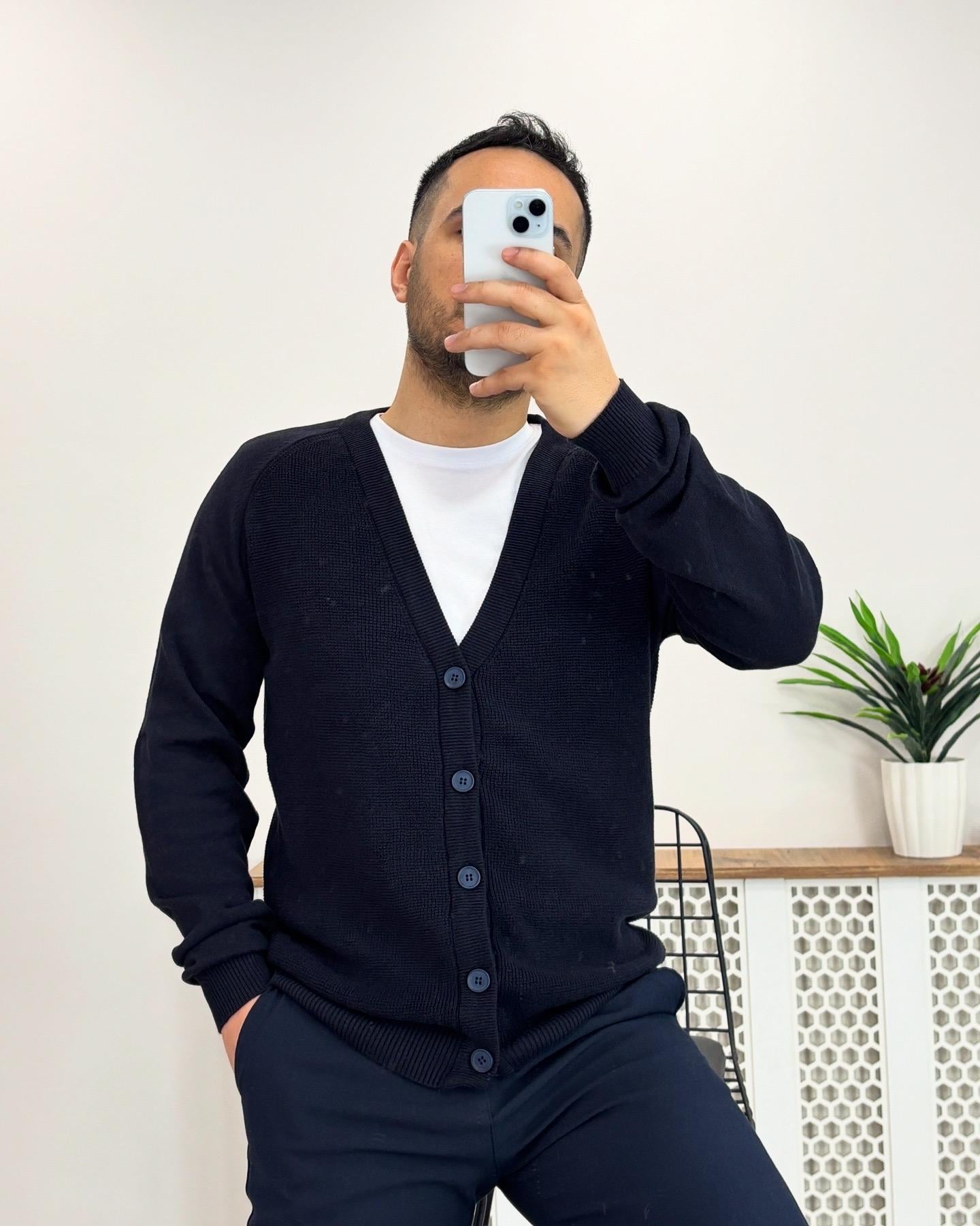 Lacivert Önü Düğmeli Açık Yaka Hırka K0004