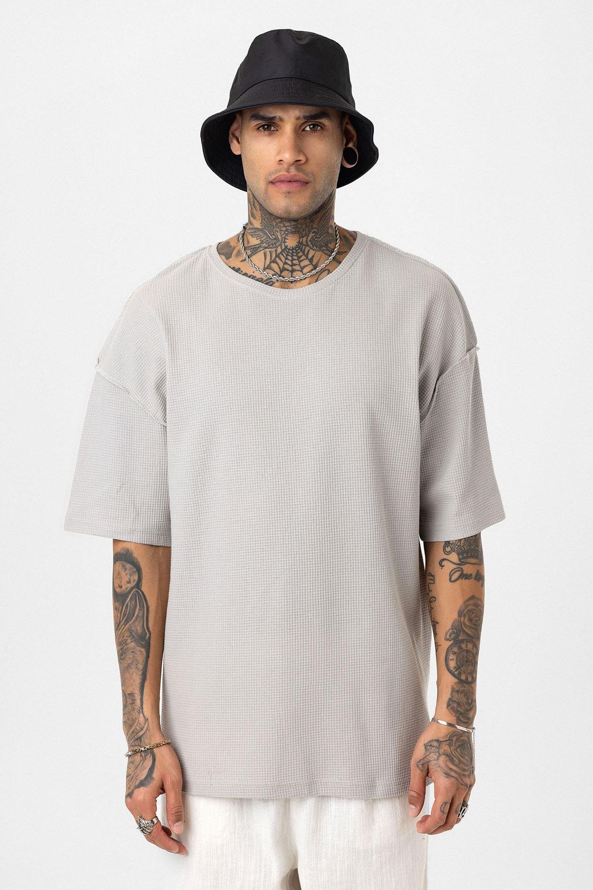 Arka Yazı Baskılı Oversize Triko Tişört Gri