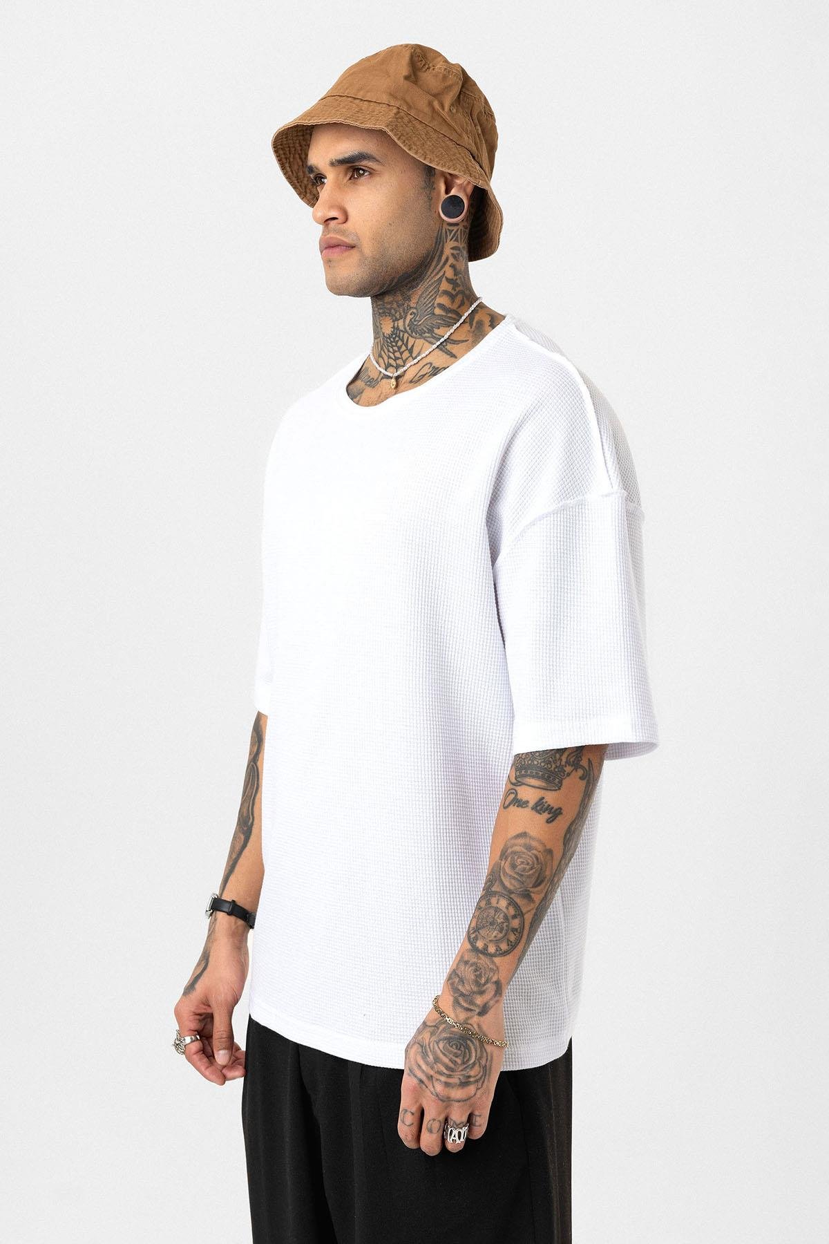 Arka Yazı Baskılı Oversize Triko Tişört Beyaz