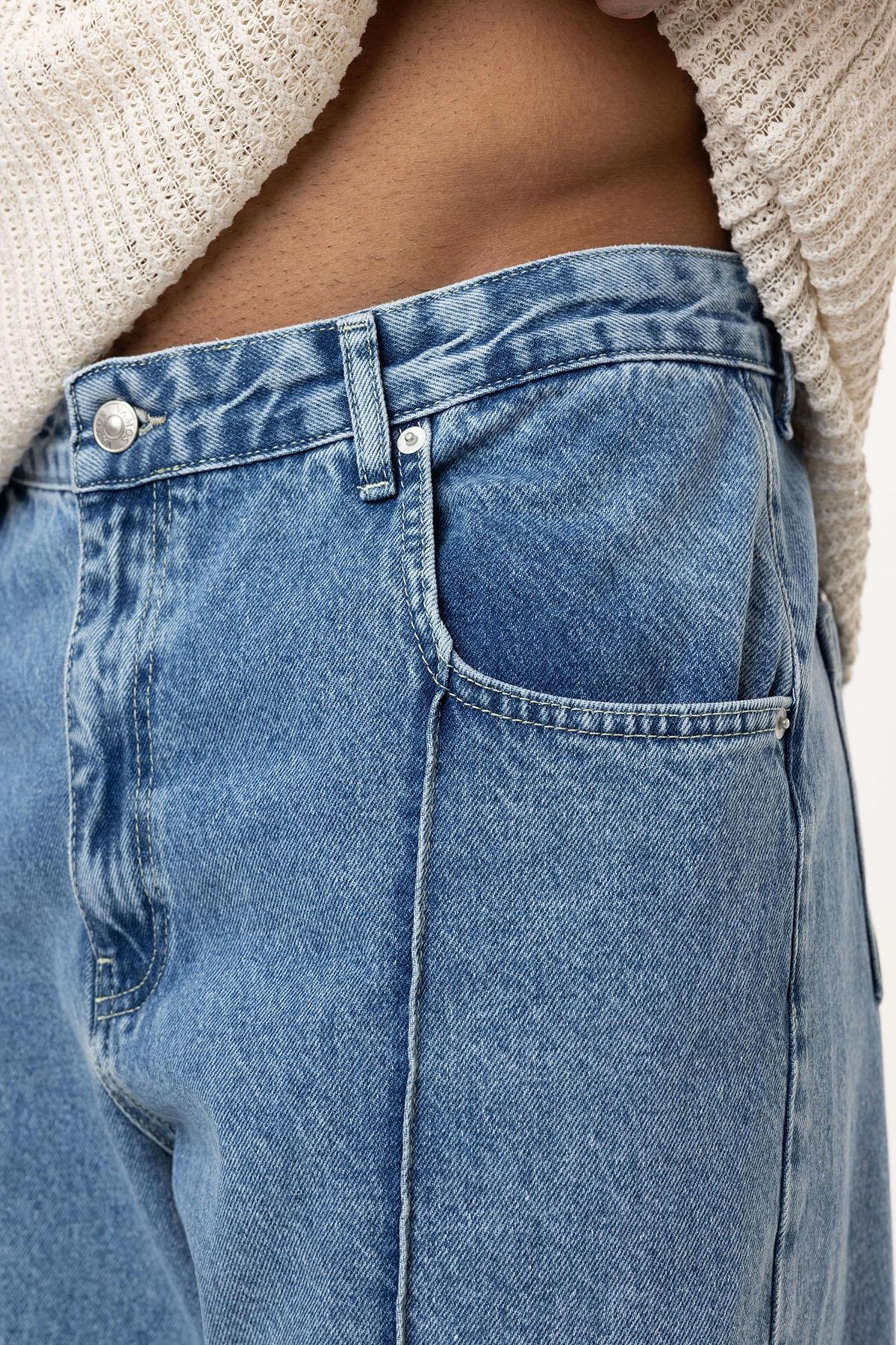 Dikiş Detaylı Relaxed Fit Jean Açık Mavi Melanj